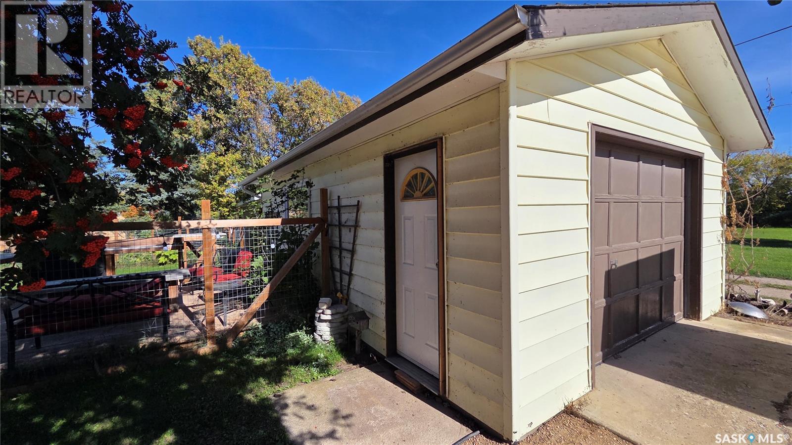 326 4th Street Property Photo 3