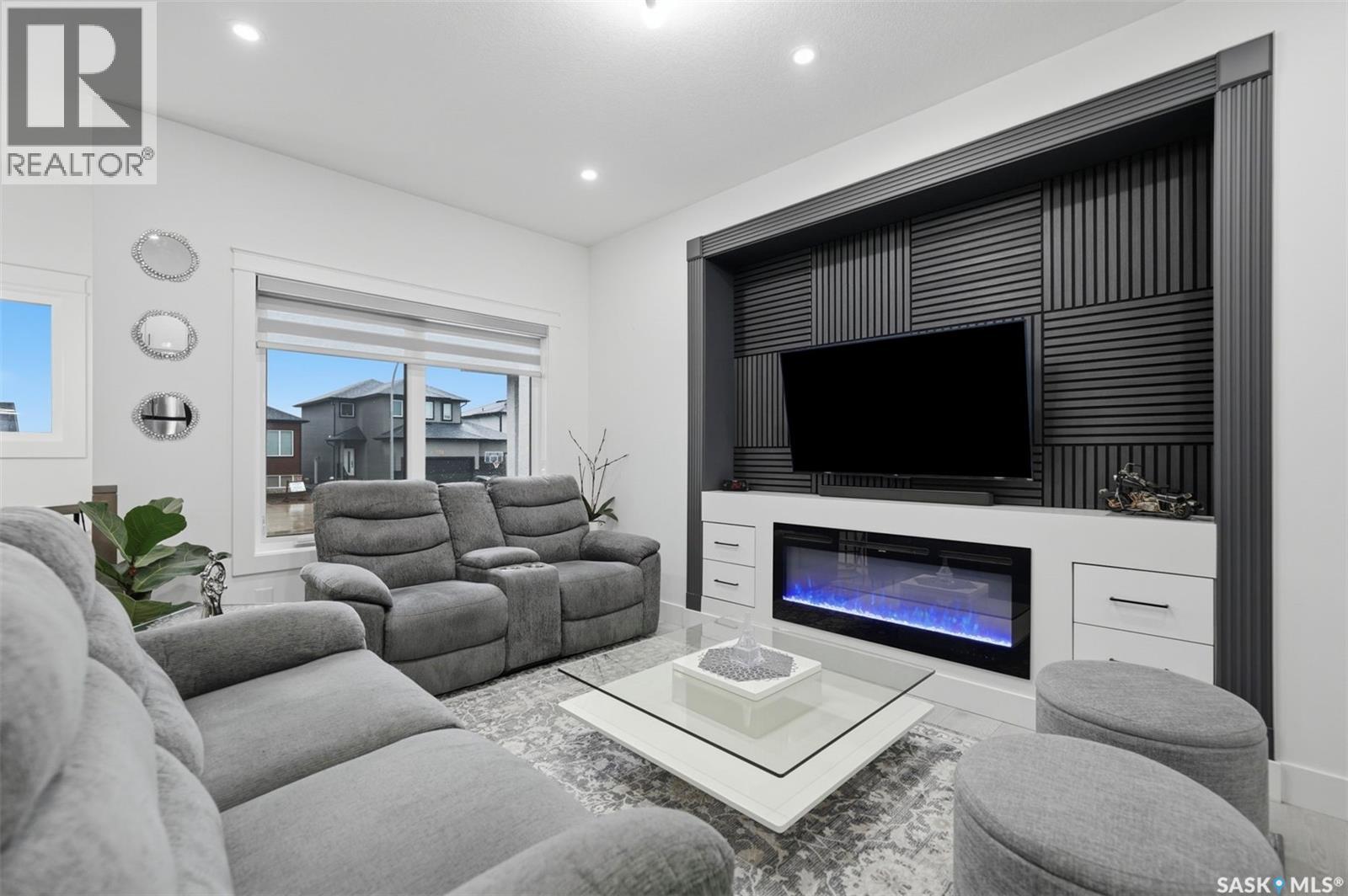 183 Mazurek Crescent Property Photo 4