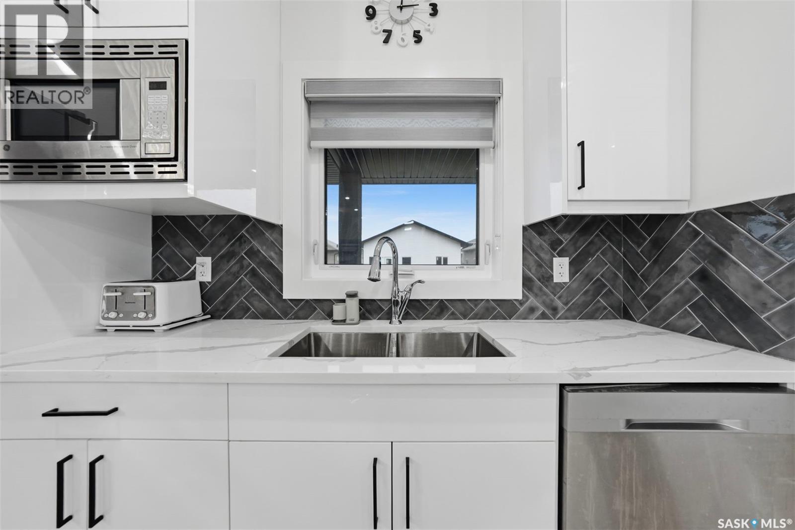183 Mazurek Crescent Property Photo 10