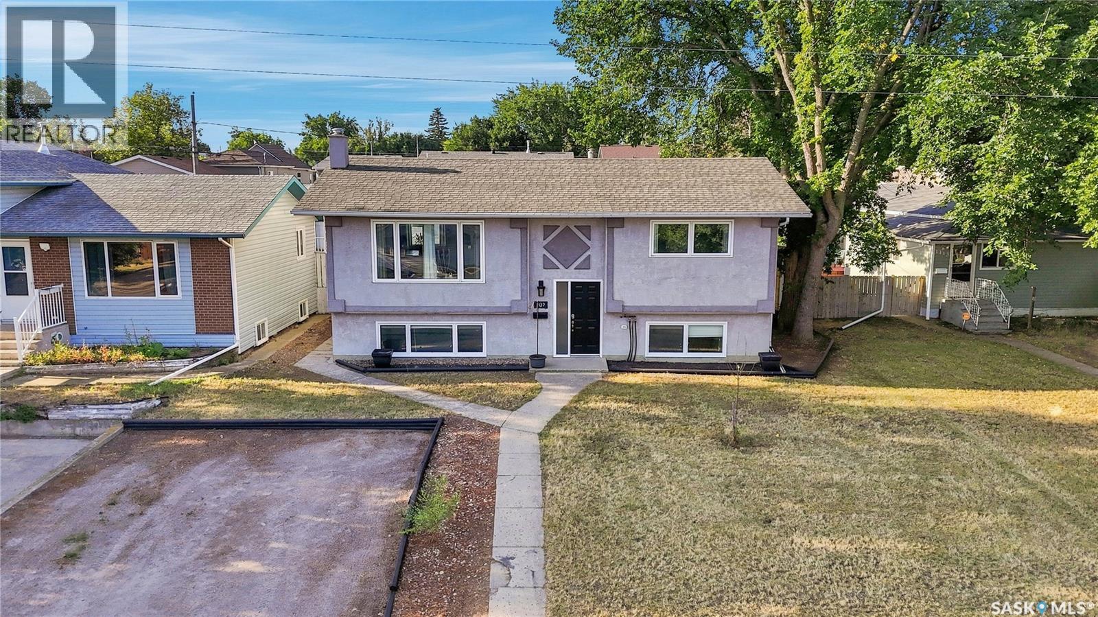 1109 Lillooet STREET W