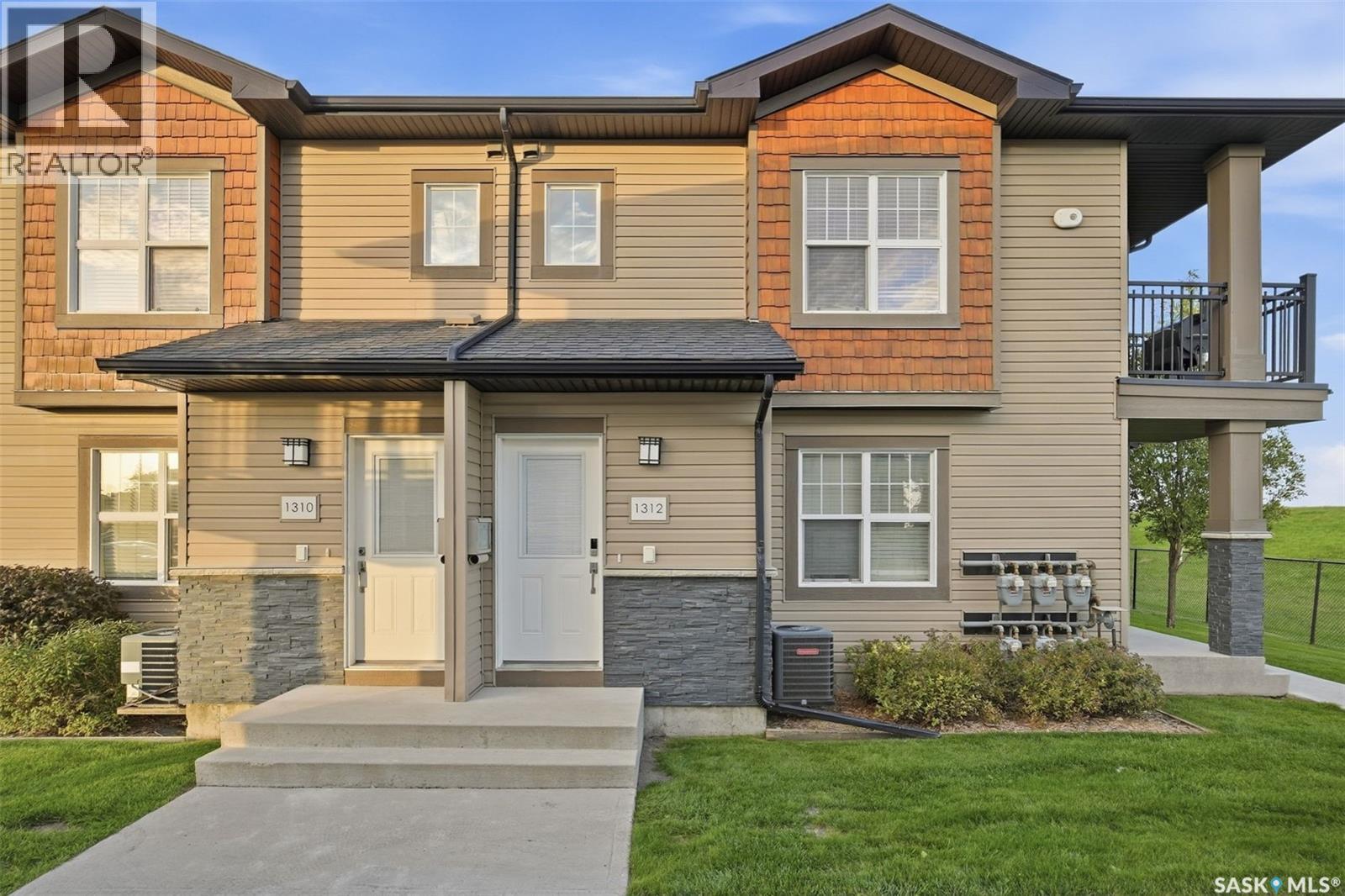 1312 1015 Patrick Crescent Property Photo 1