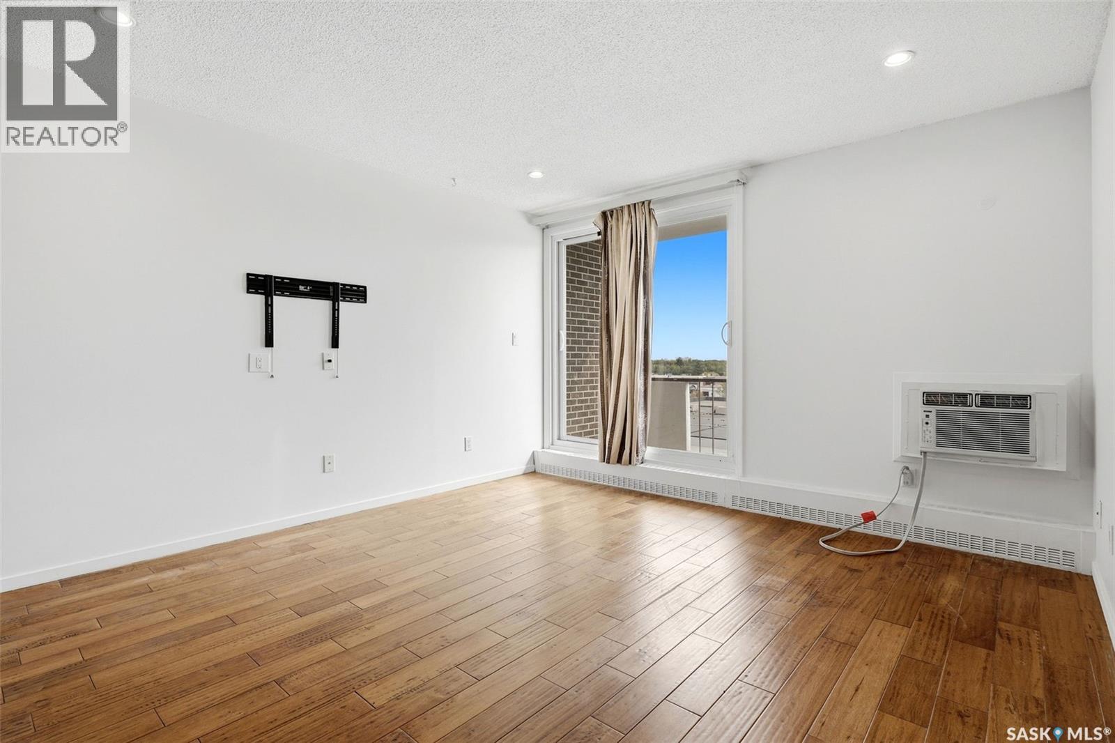 605 4545 Rae Street Property Photo 4