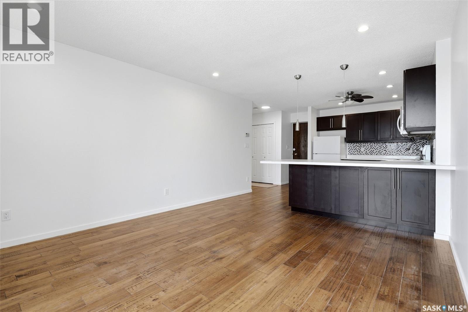 605 4545 Rae Street Property Photo 5