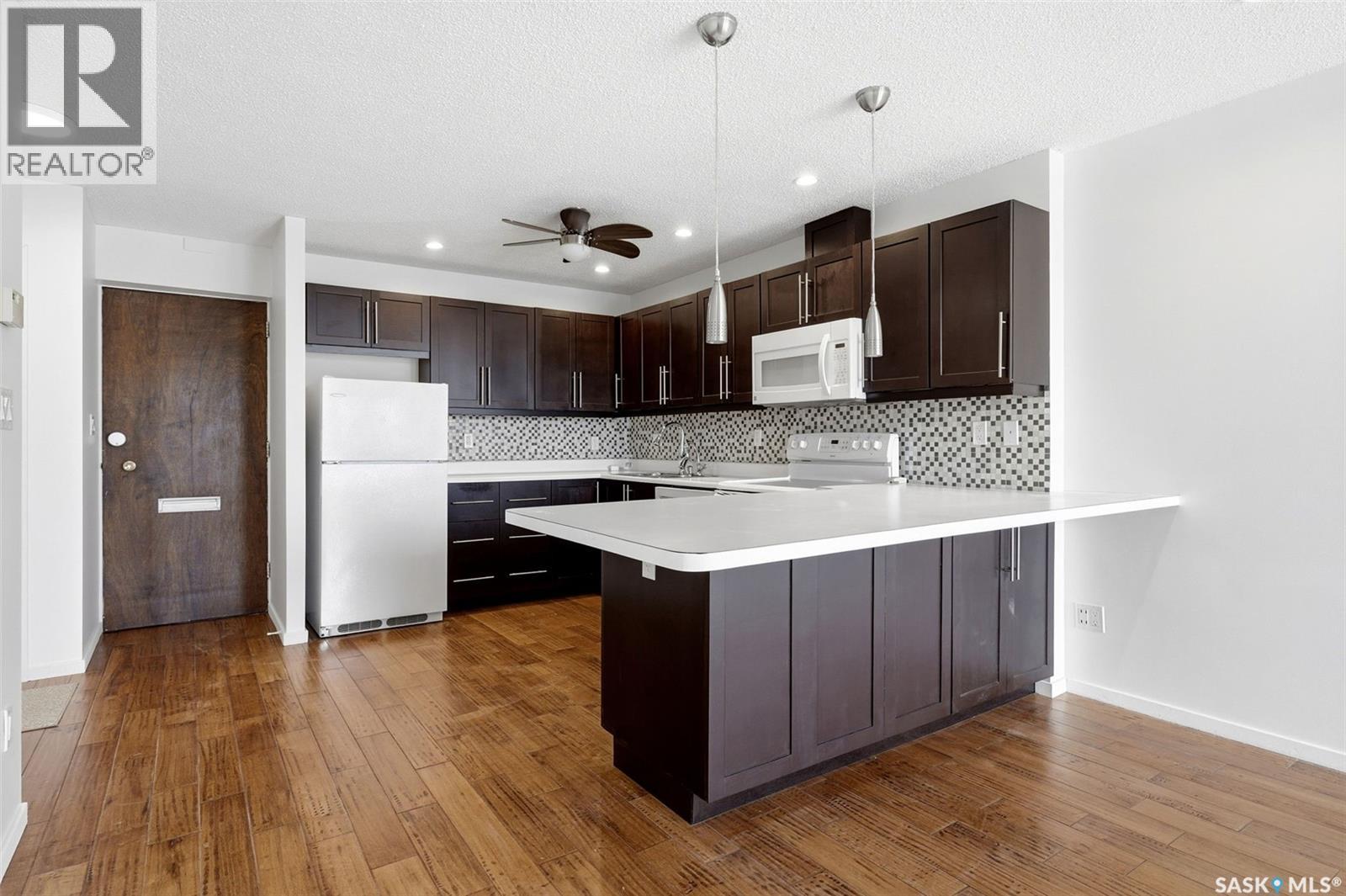 605 4545 Rae Street Property Photo 6