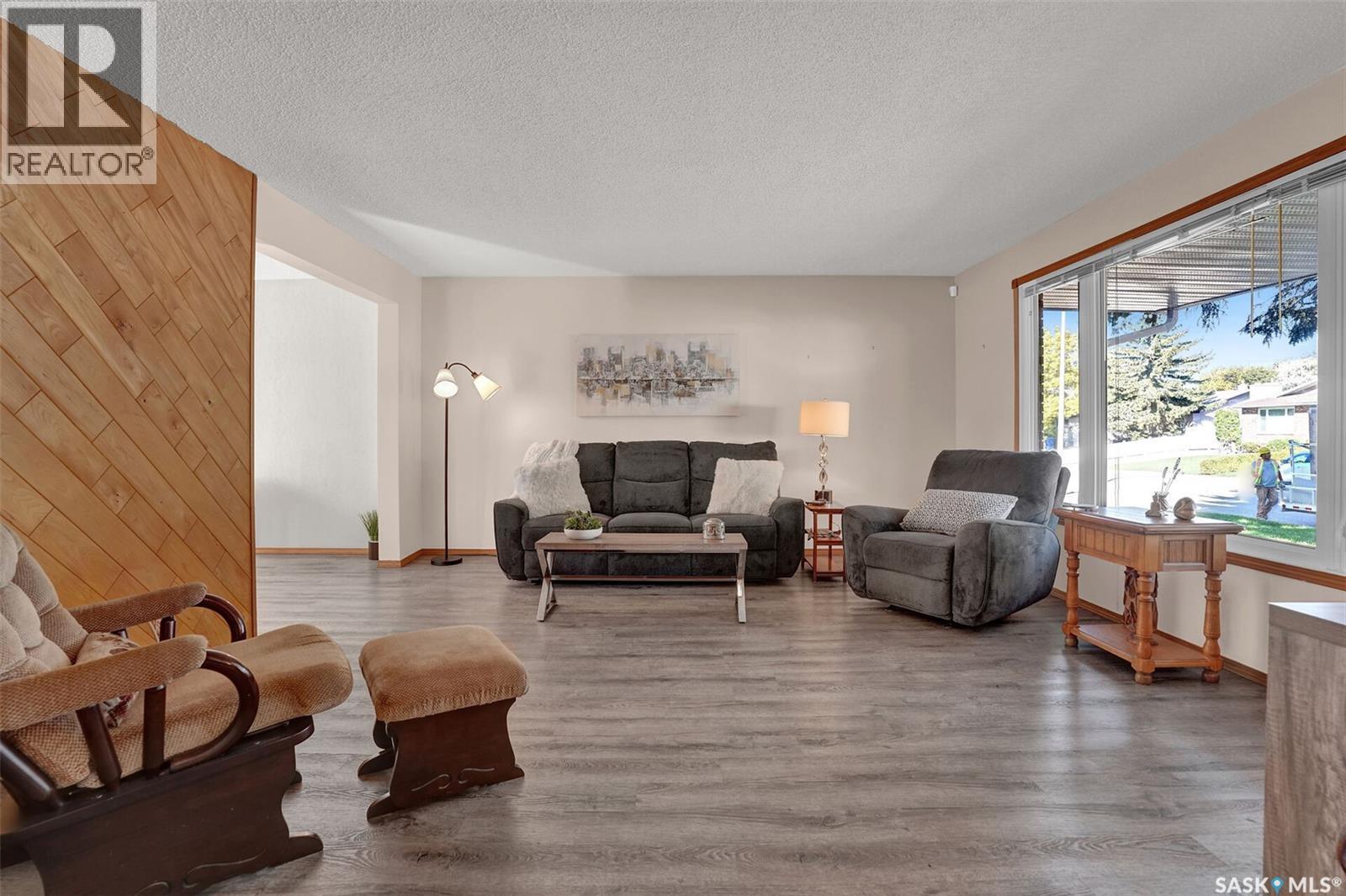 35 Litzenberger Crescent Property Photo 4