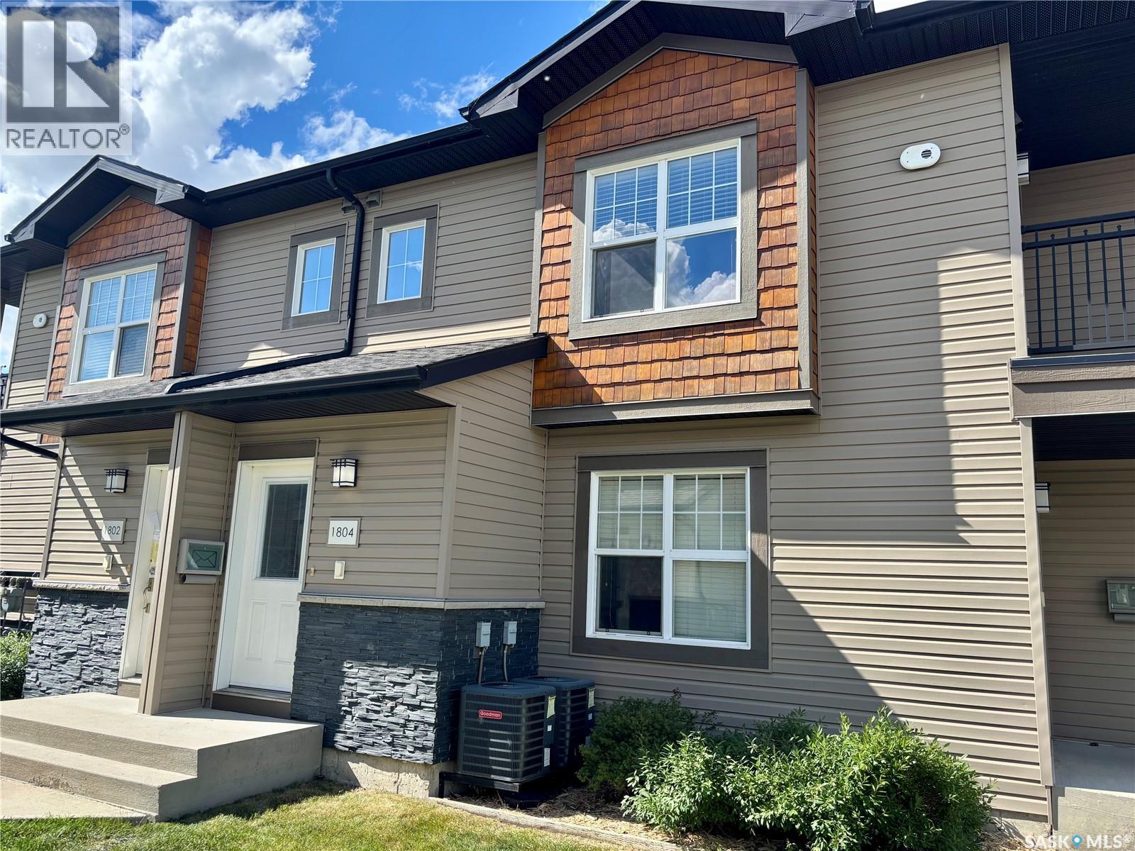 1804 1015 Patrick Crescent Property Photo 1