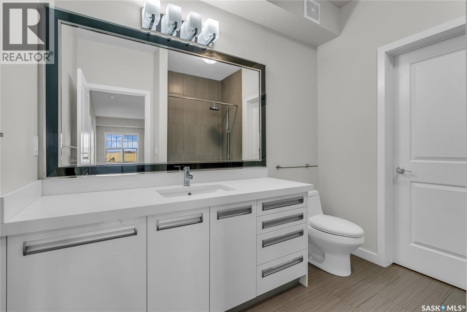 1804 1015 Patrick Crescent Property Photo 15