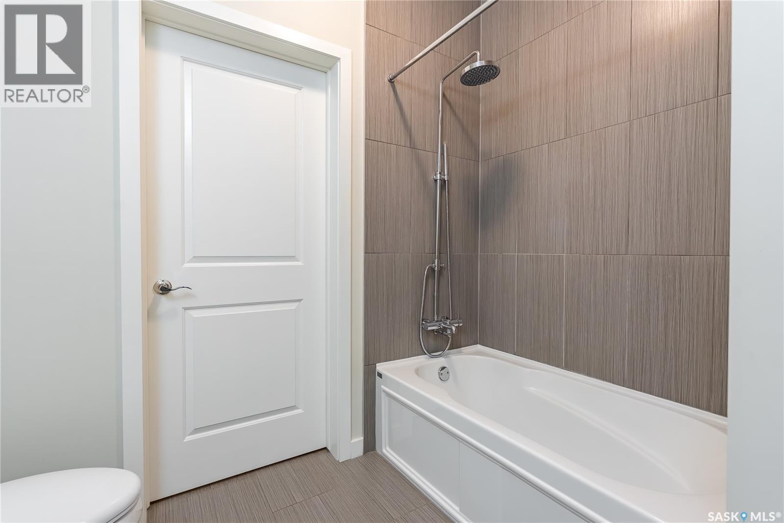 1804 1015 Patrick Crescent Property Photo 17