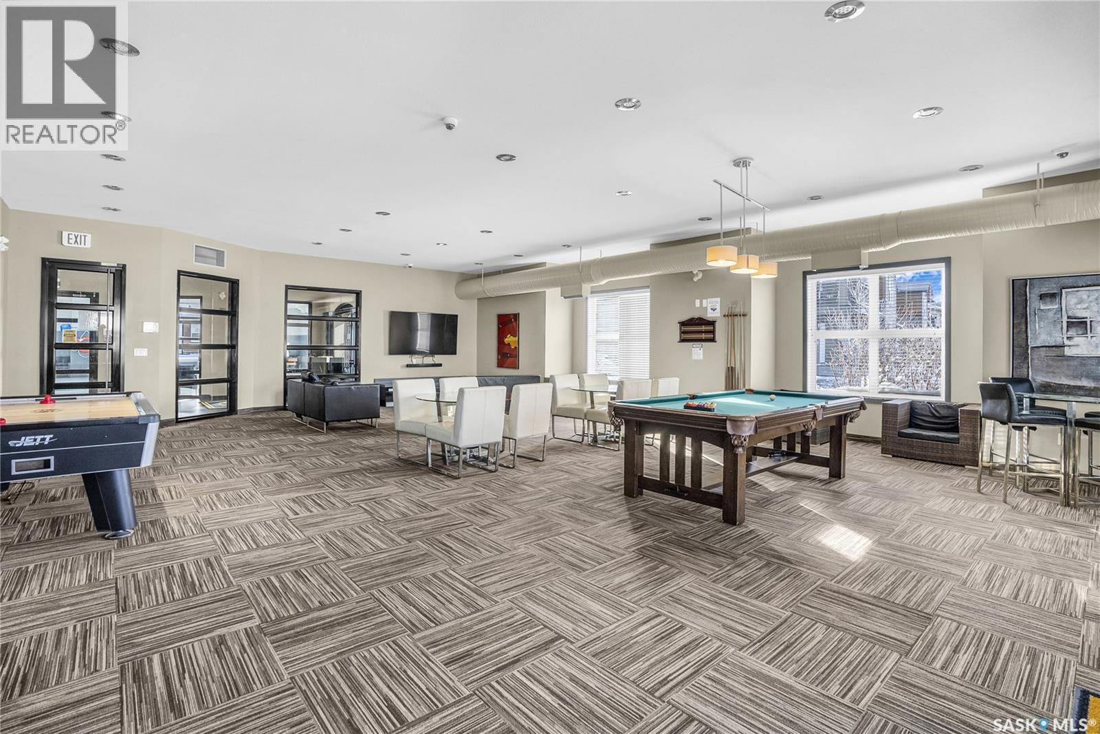 1804 1015 Patrick Crescent Property Photo 21