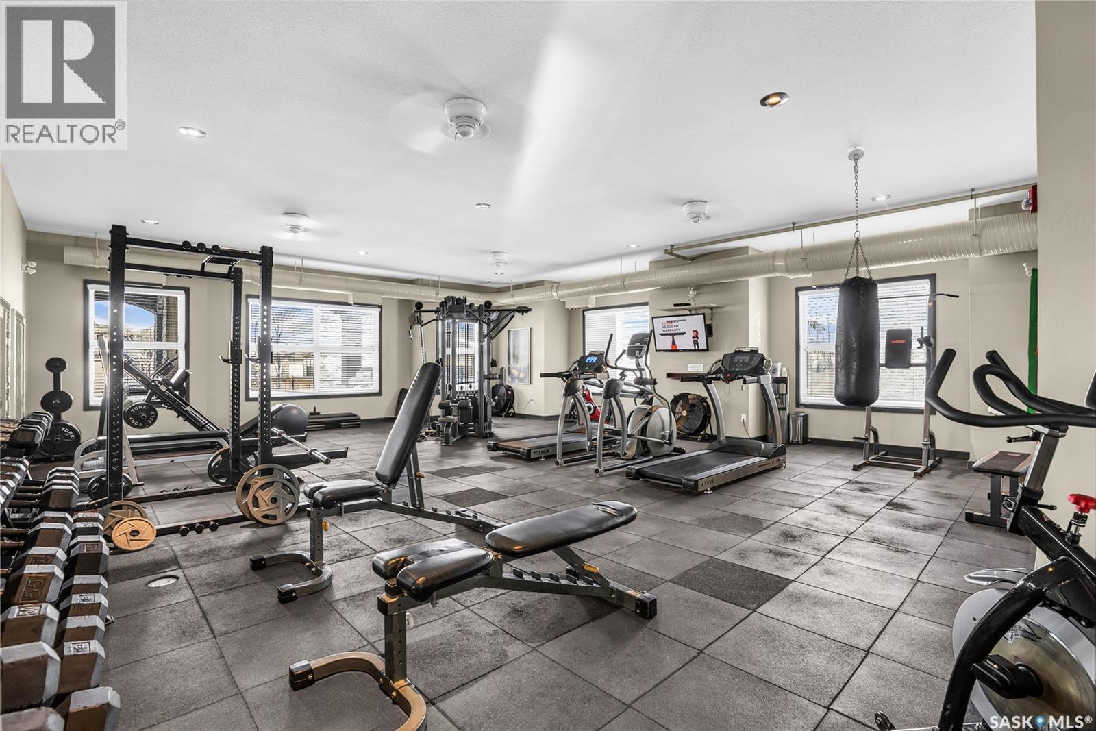 1804 1015 Patrick Crescent Property Photo 24