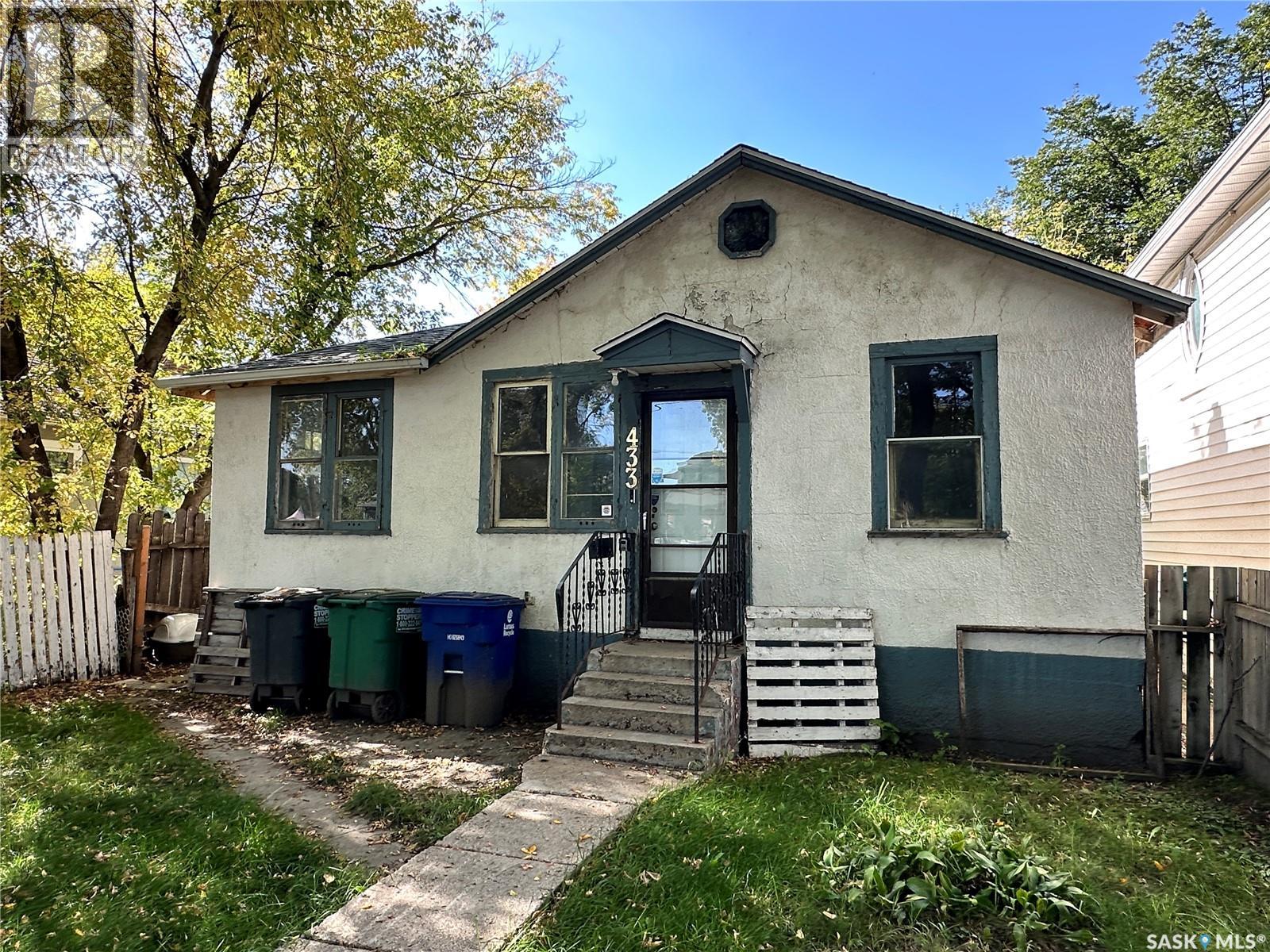 433 I AVENUE S Property Photo 1