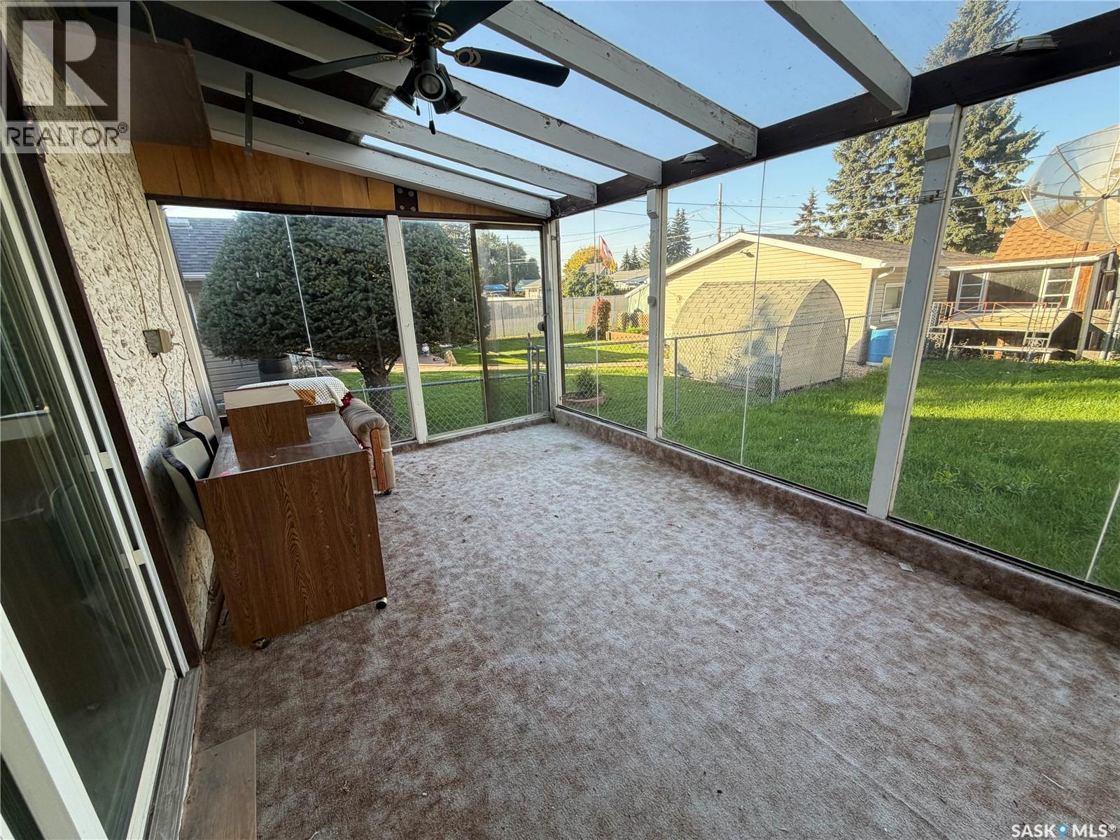 466 6th Avenue W Property Photo 3