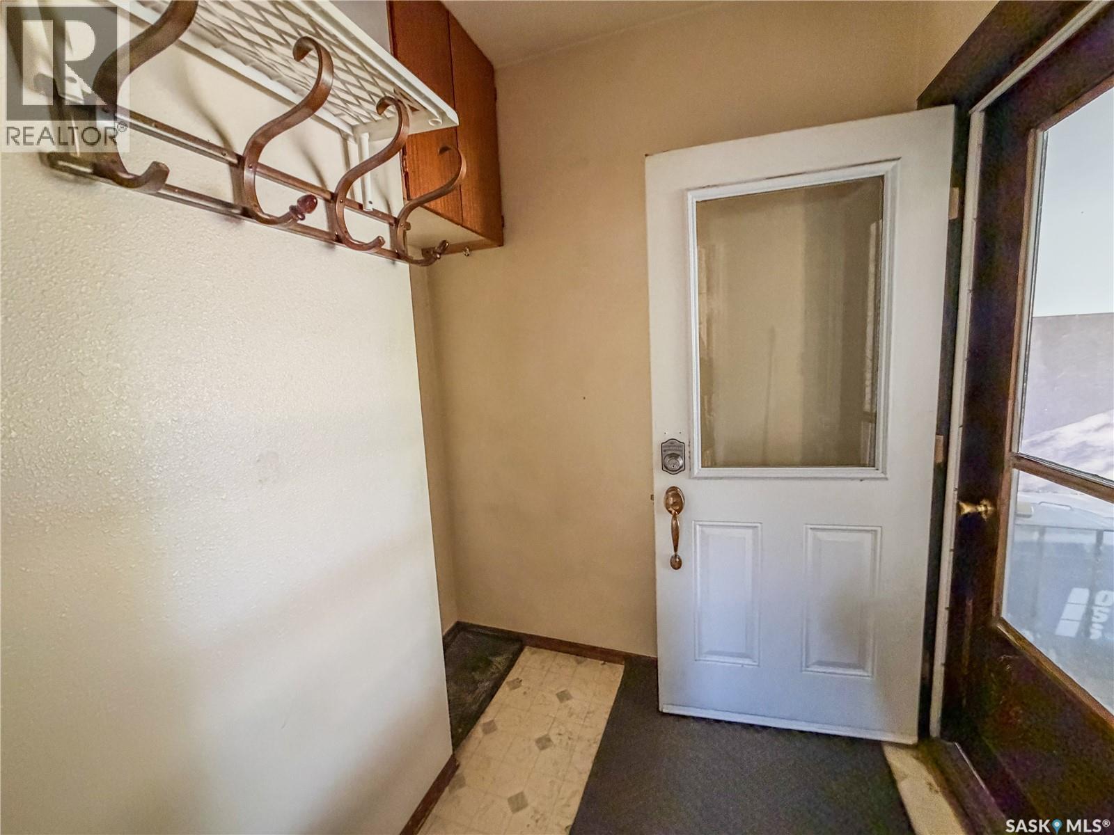 466 6th Avenue W Property Photo 6