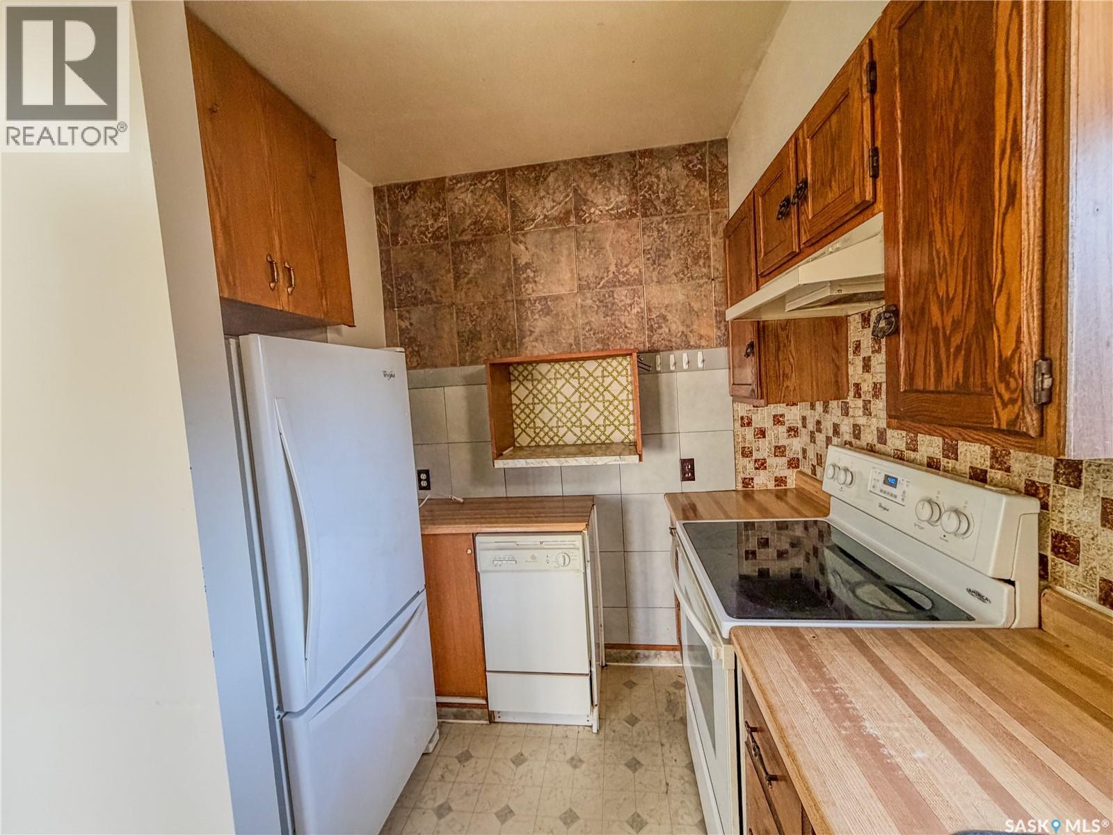 466 6th Avenue W Property Photo 10