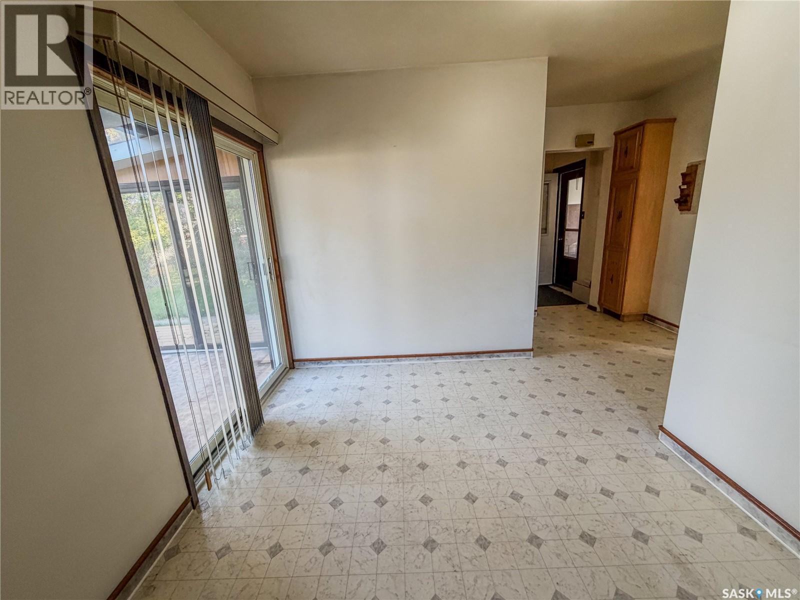 466 6th Avenue W Property Photo 11