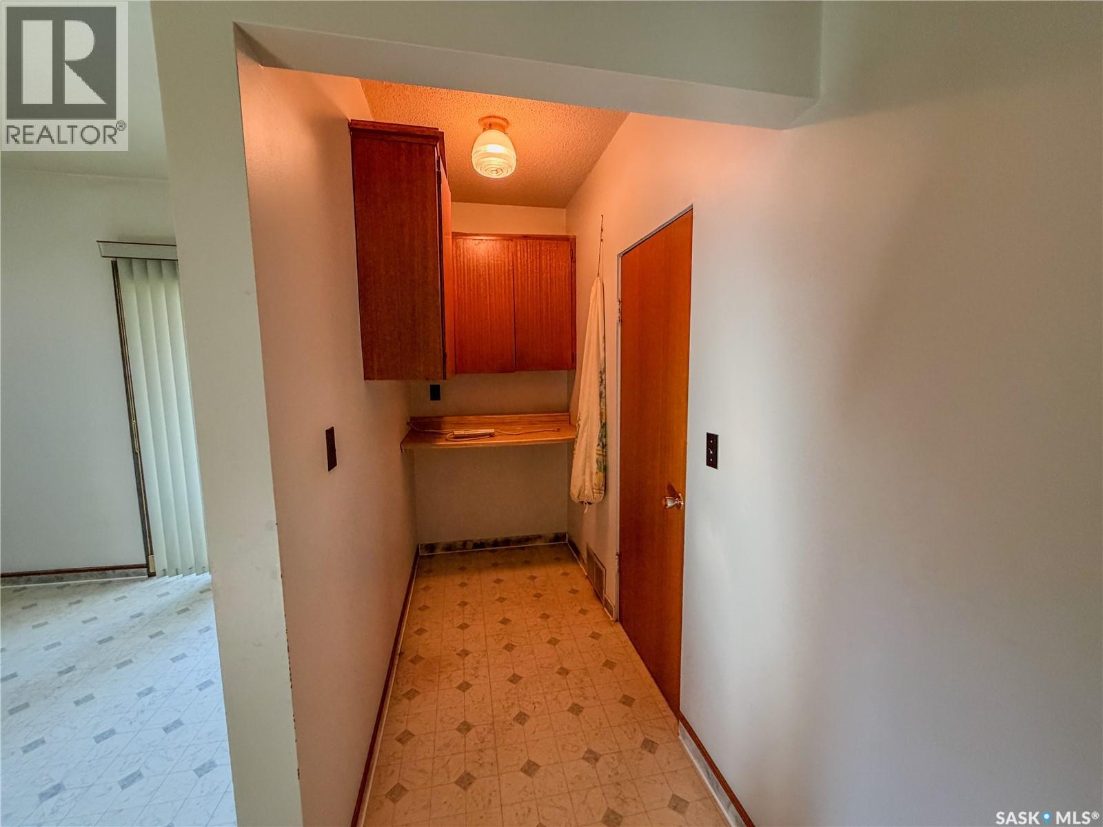 466 6th Avenue W Property Photo 12