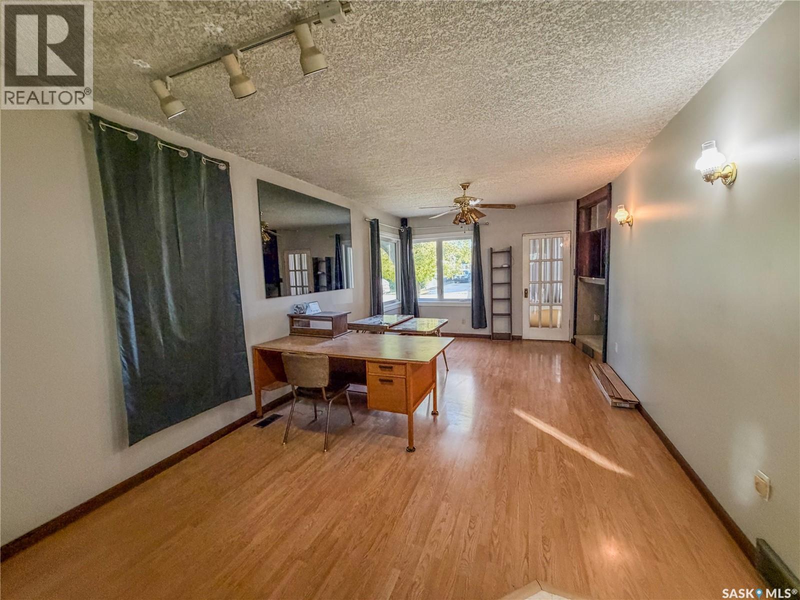 466 6th Avenue W Property Photo 15