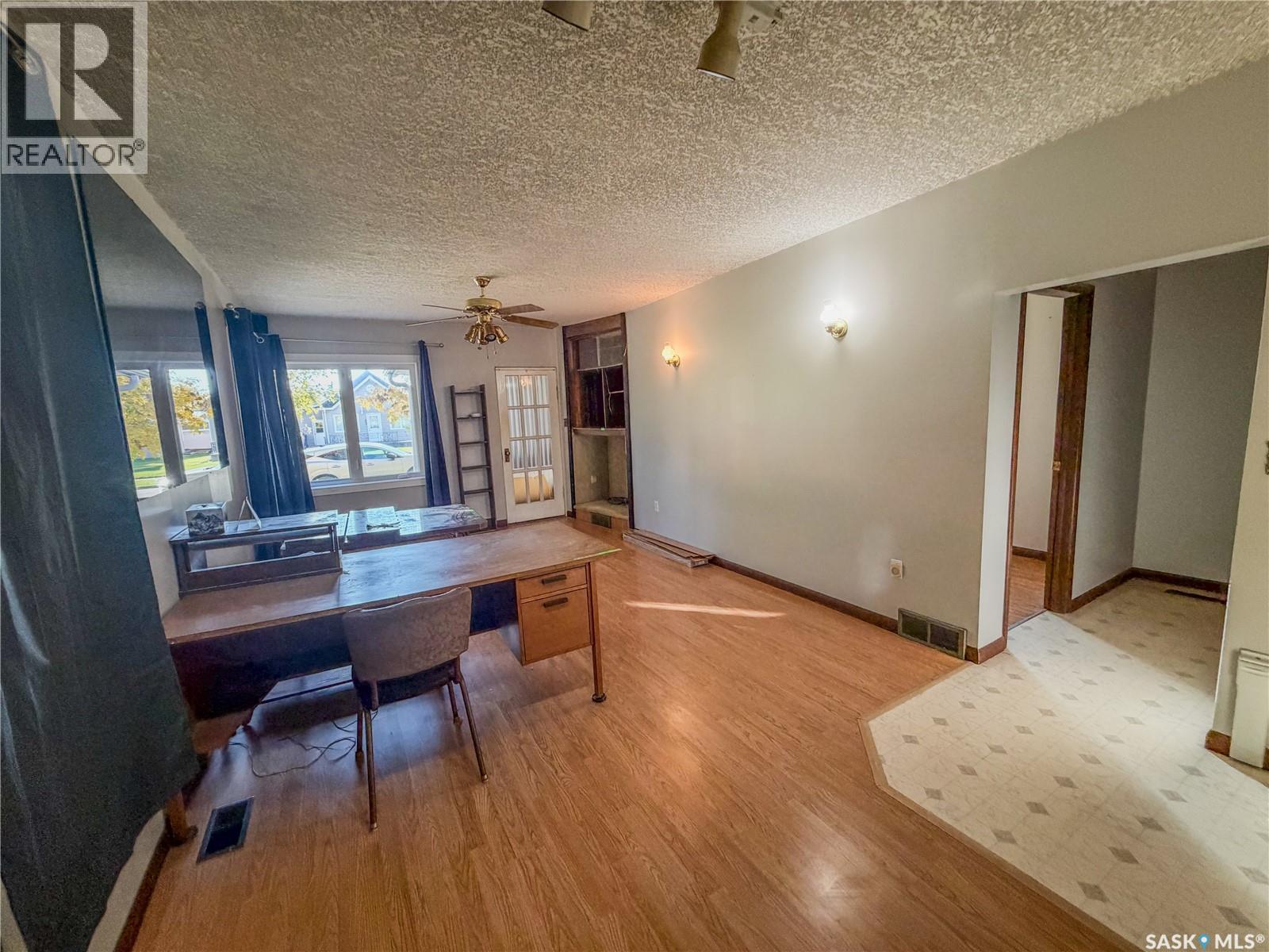 466 6th Avenue W Property Photo 16