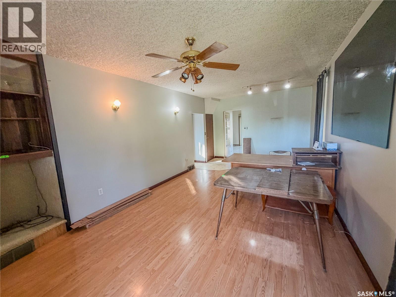 466 6th Avenue W Property Photo 17