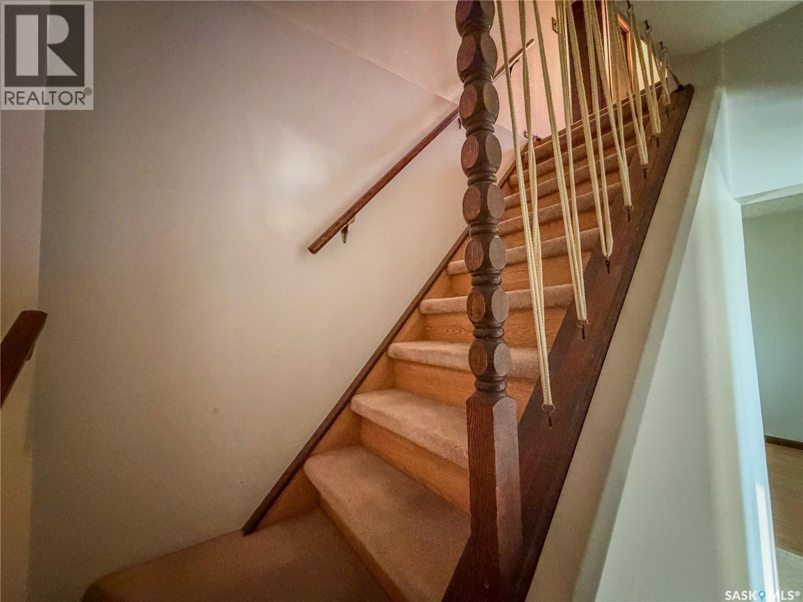 466 6th Avenue W Property Photo 24
