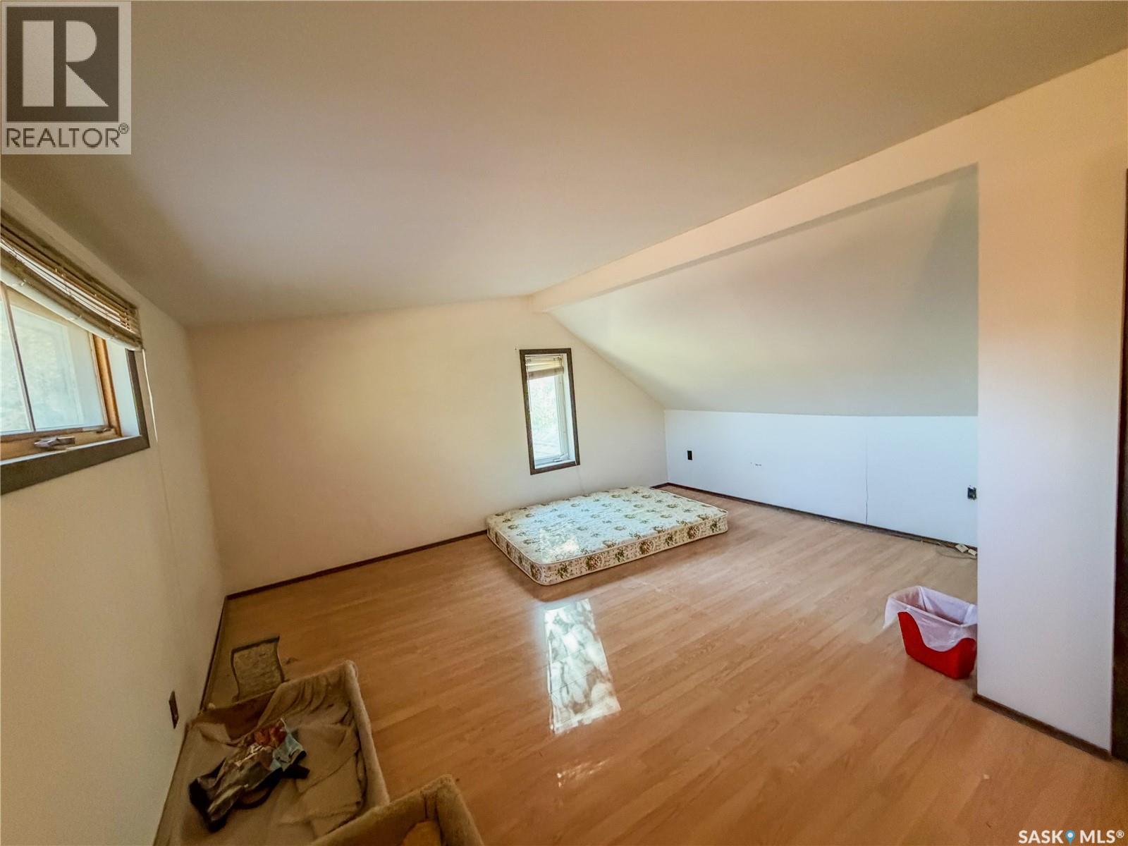 466 6th Avenue W Property Photo 25