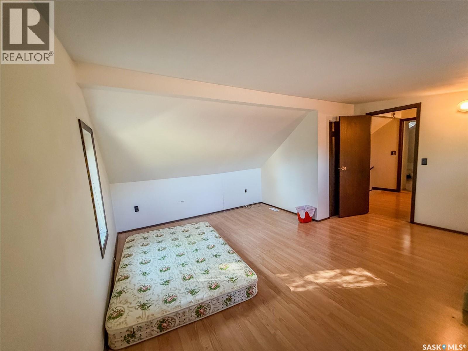 466 6th Avenue W Property Photo 26