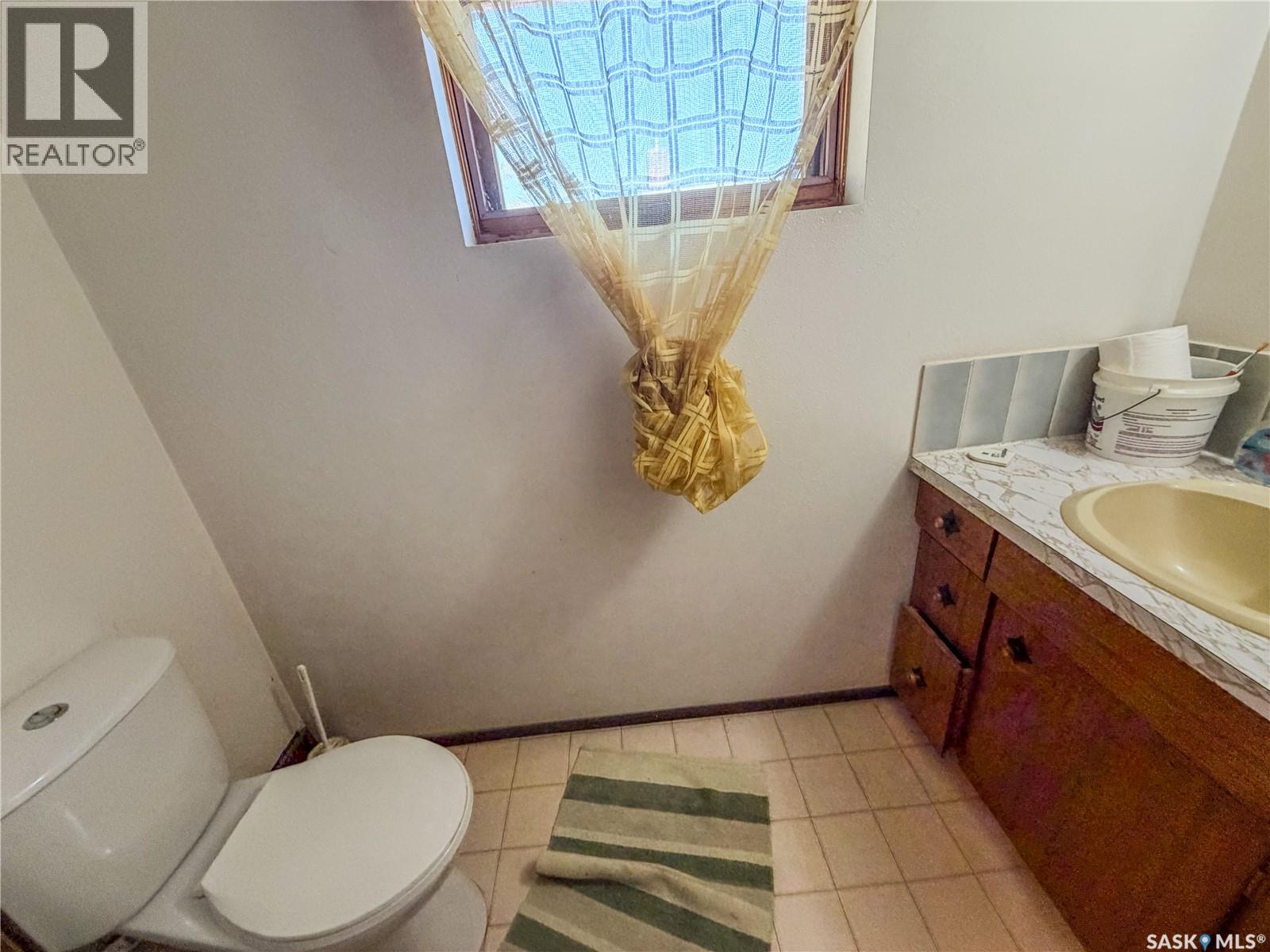 466 6th Avenue W Property Photo 28
