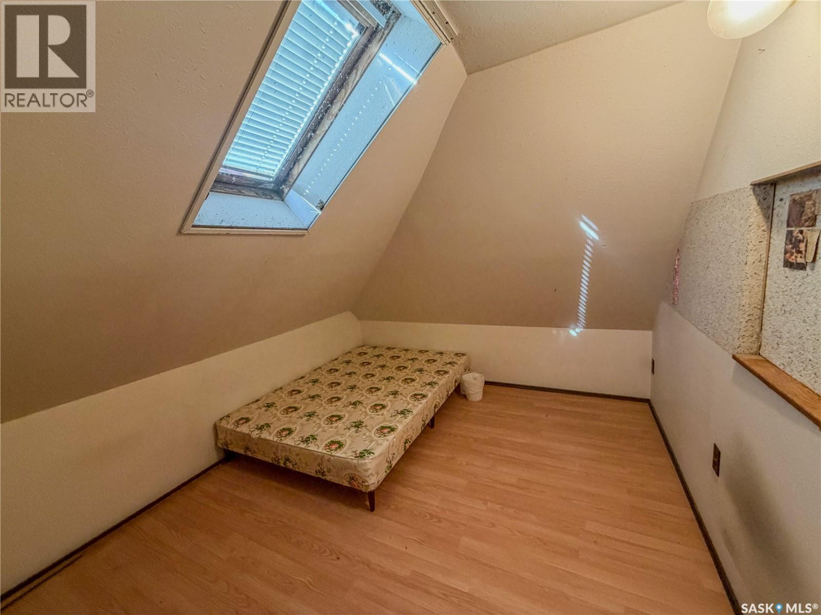 466 6th Avenue W Property Photo 30