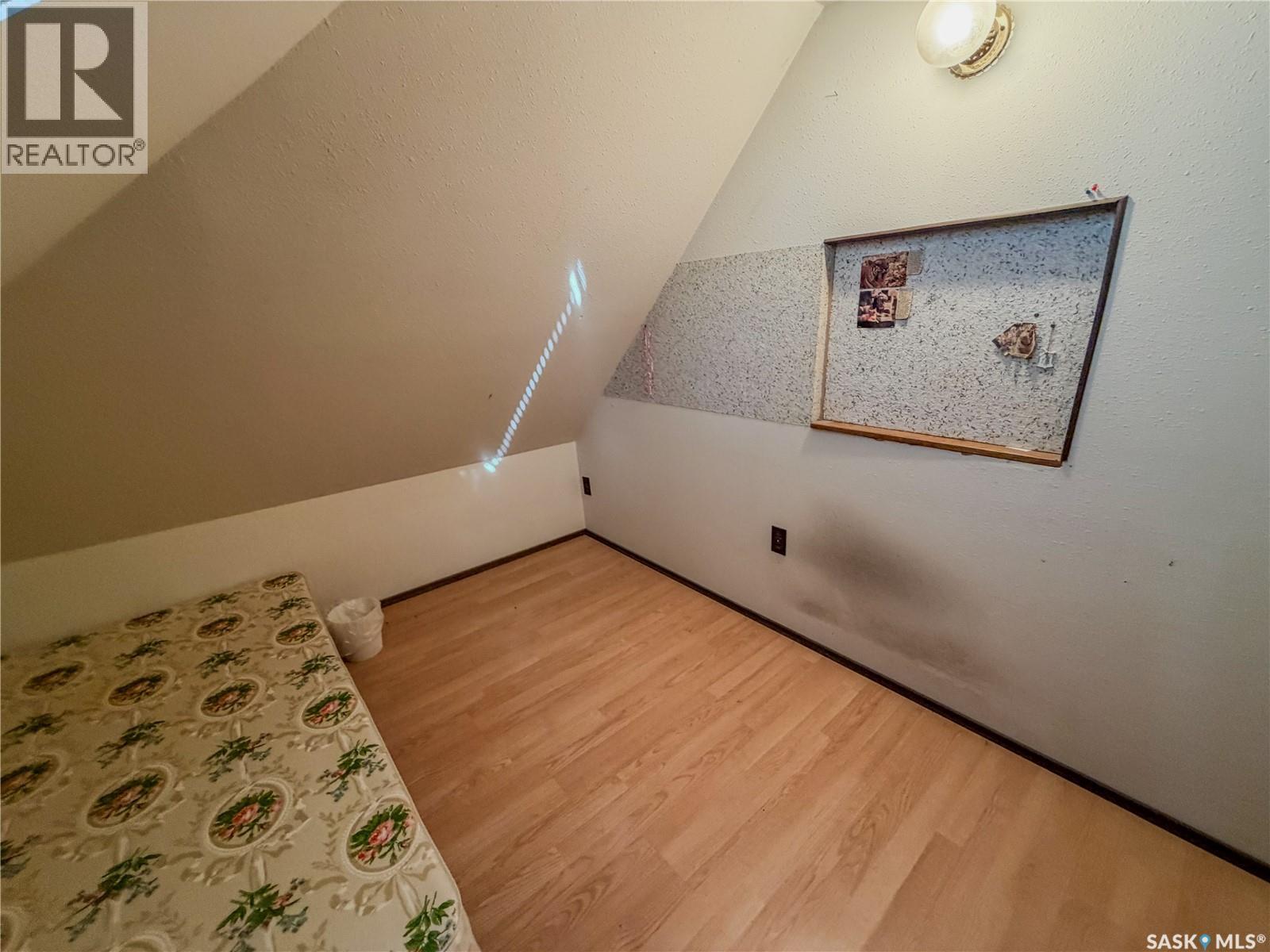 466 6th Avenue W Property Photo 31