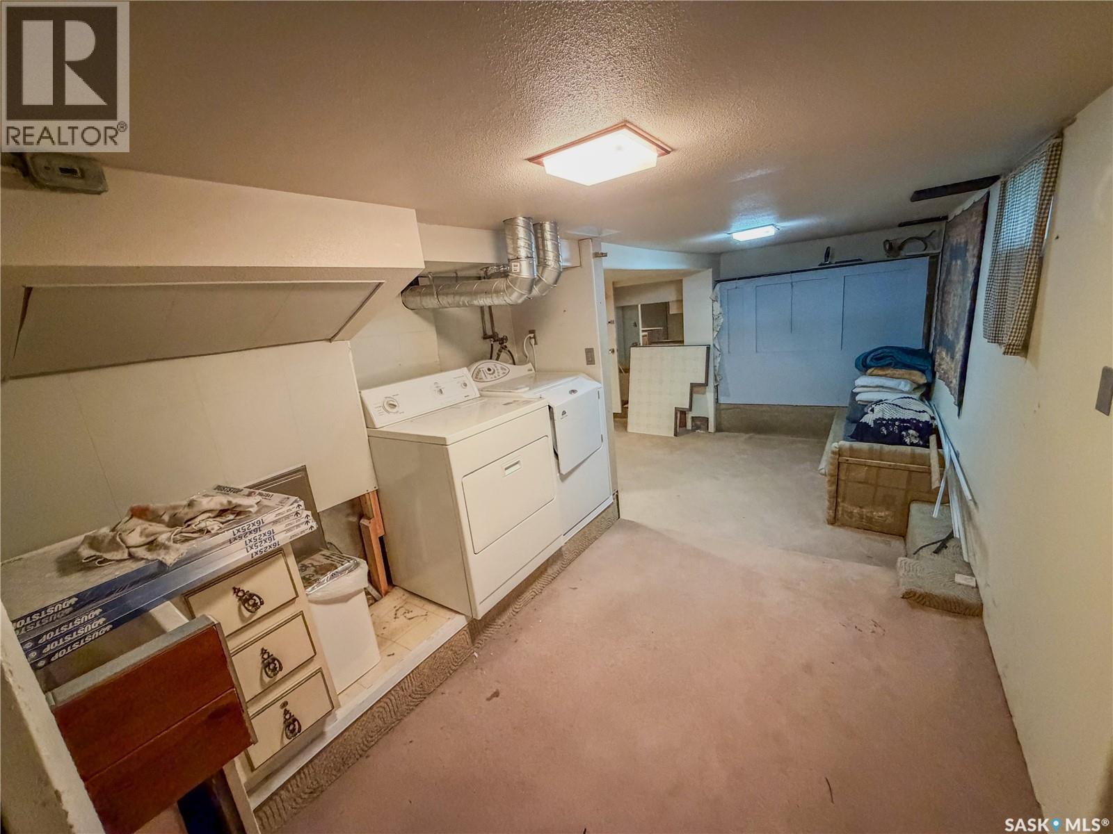 466 6th Avenue W Property Photo 32