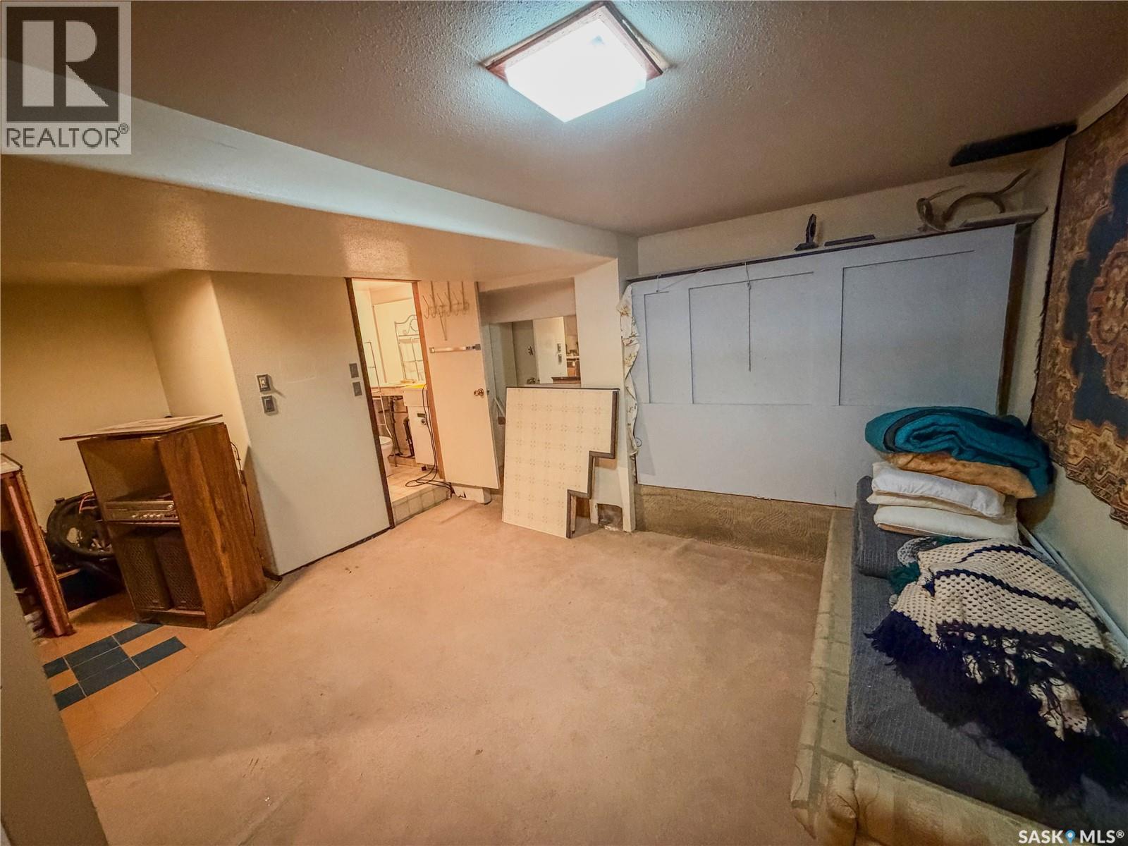 466 6th Avenue W Property Photo 33
