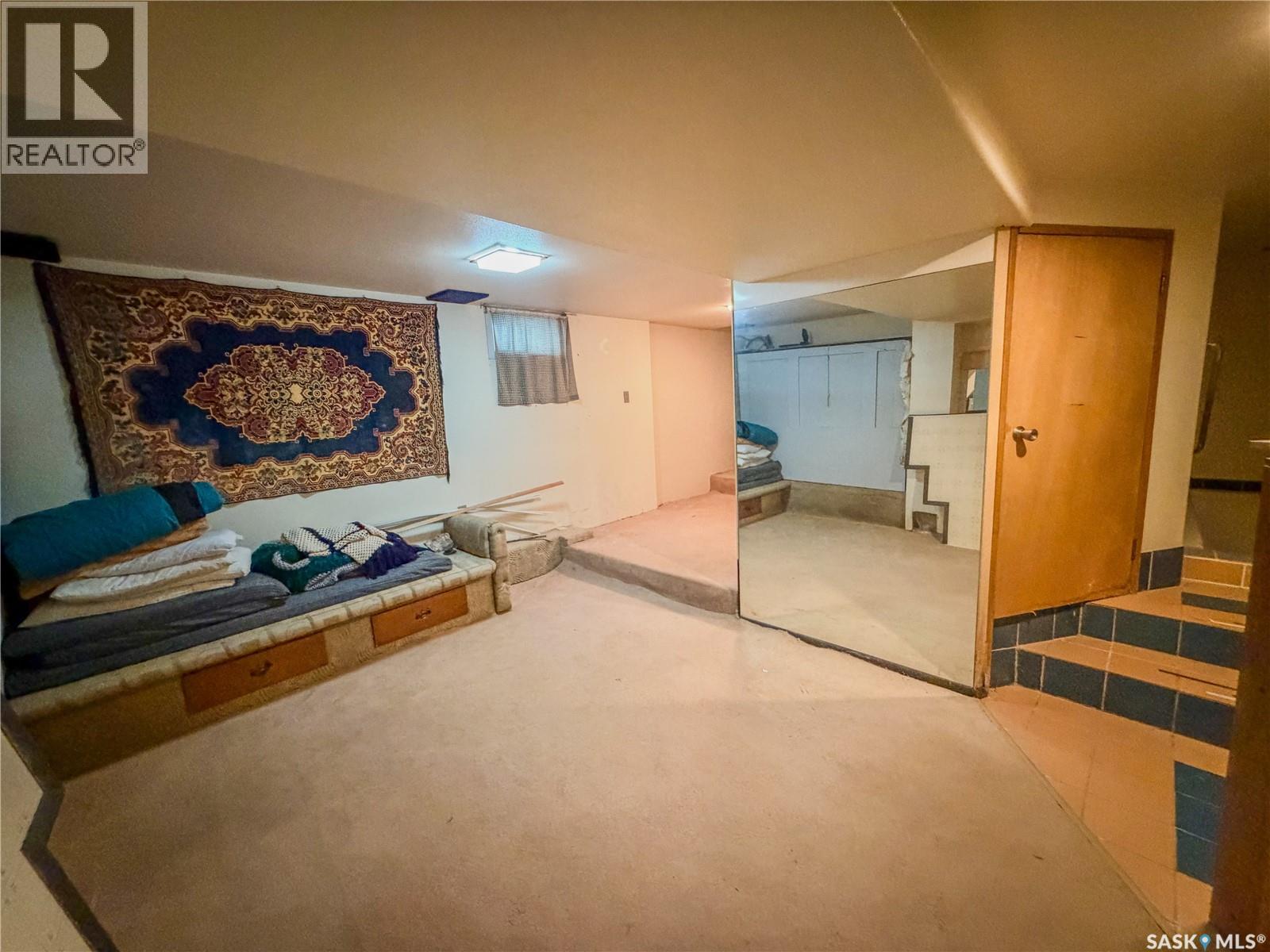 466 6th Avenue W Property Photo 34
