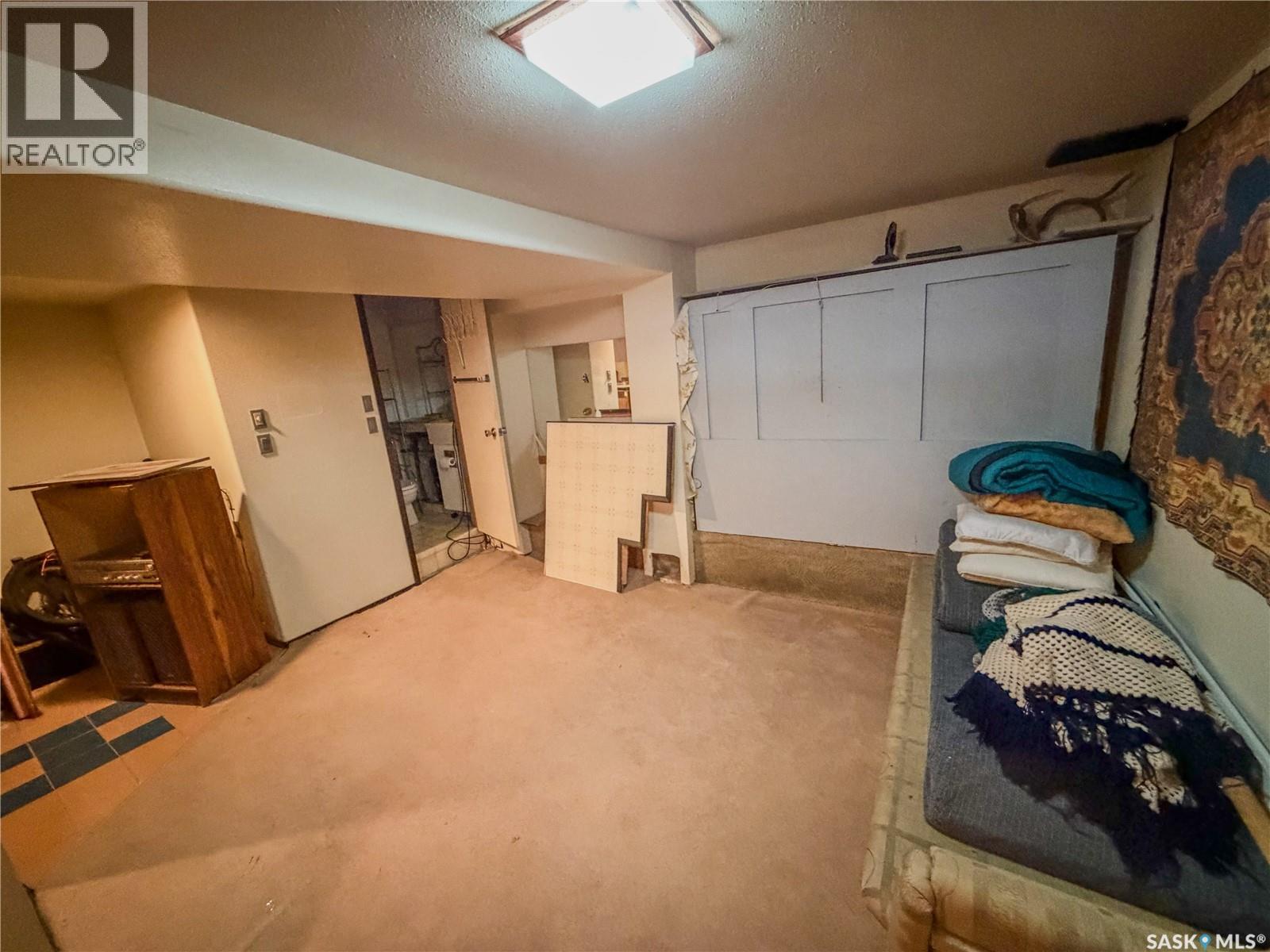 466 6th Avenue W Property Photo 35