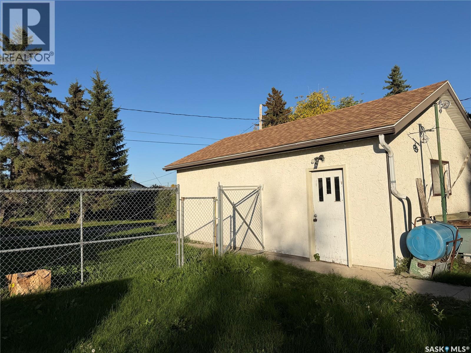 466 6th Avenue W Property Photo 40