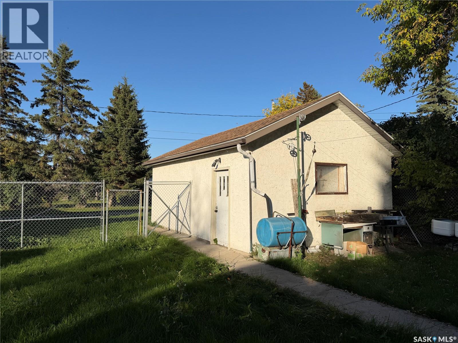 466 6th Avenue W Property Photo 41