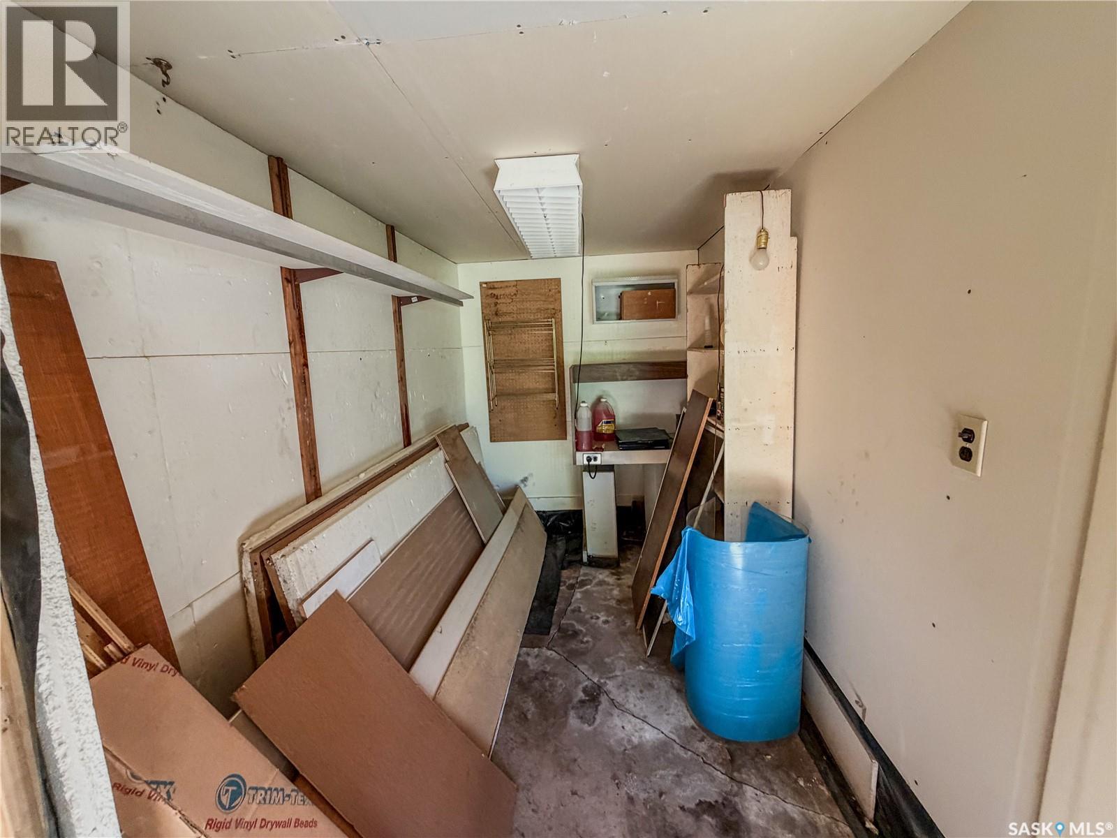 466 6th Avenue W Property Photo 43