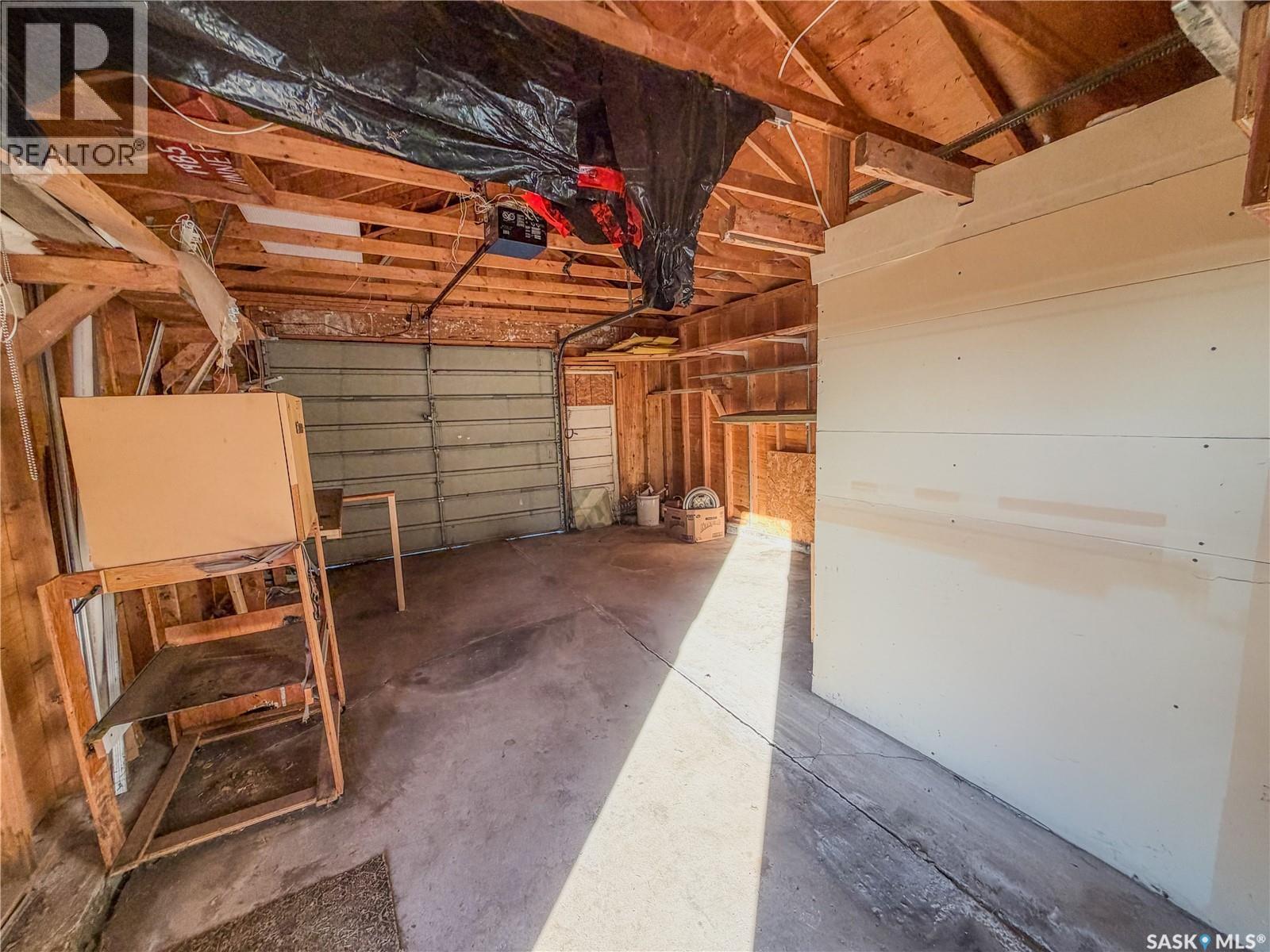 466 6th Avenue W Property Photo 44