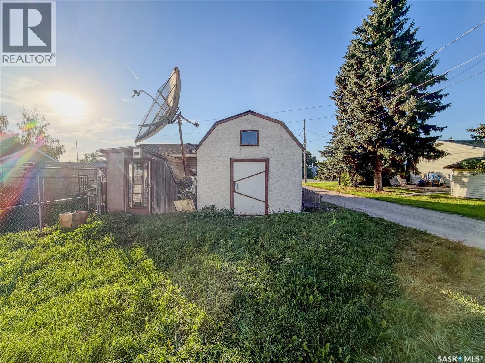 466 6th Avenue W Property Photo 45