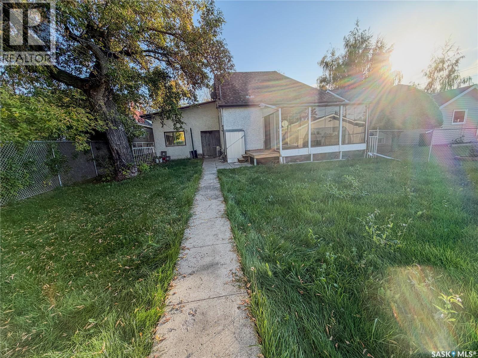 466 6th Avenue W Property Photo 47