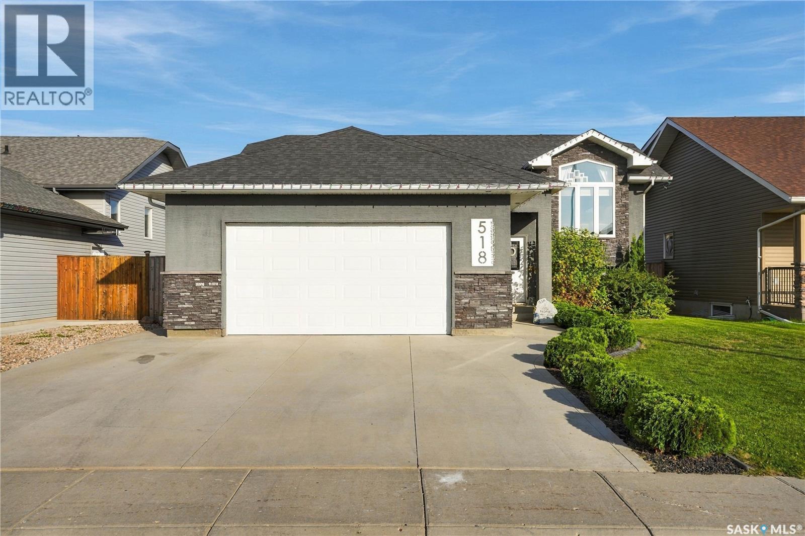 518 Palmer CRESCENT Property Photo 1