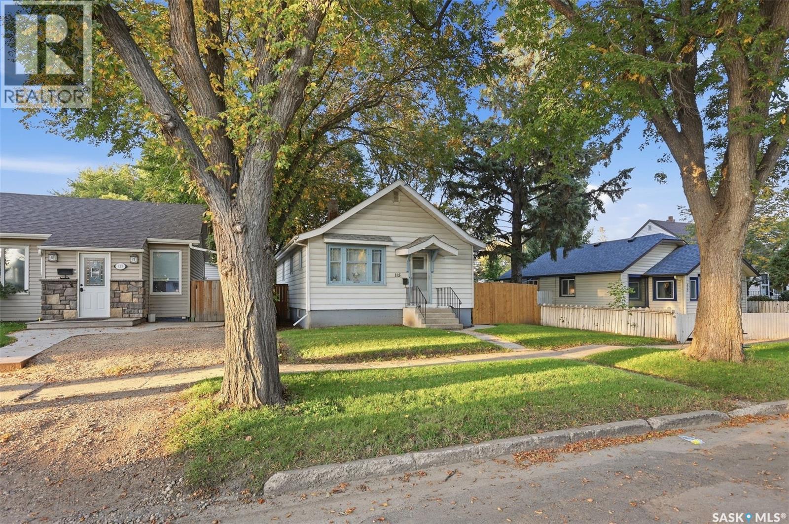 115 Ash Street E Property Photo 1
