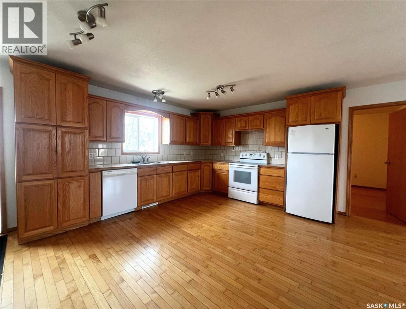 349 10th Avenue Nw Property Photo 3