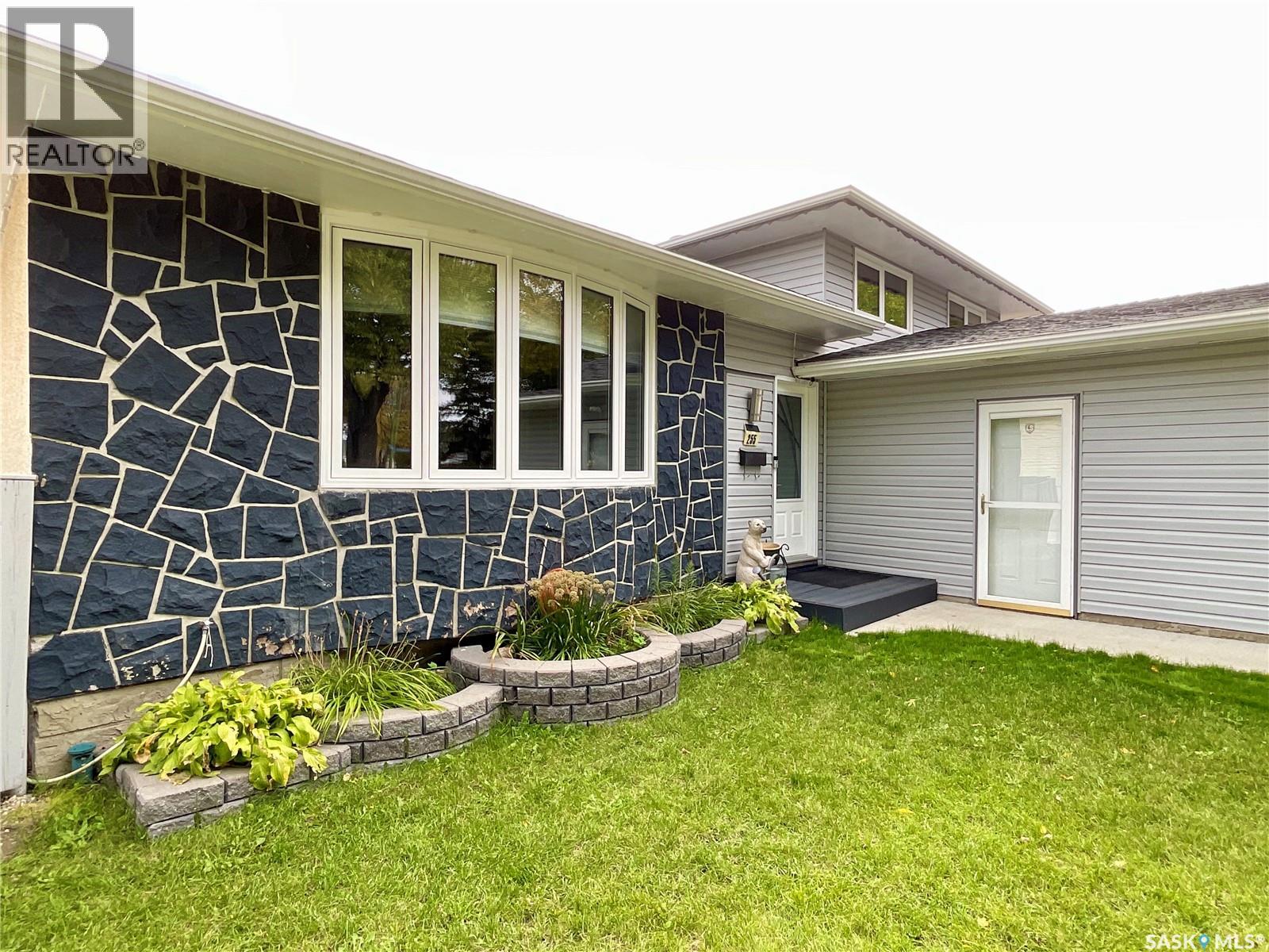 255 Litzenberger Crescent Property Photo 1