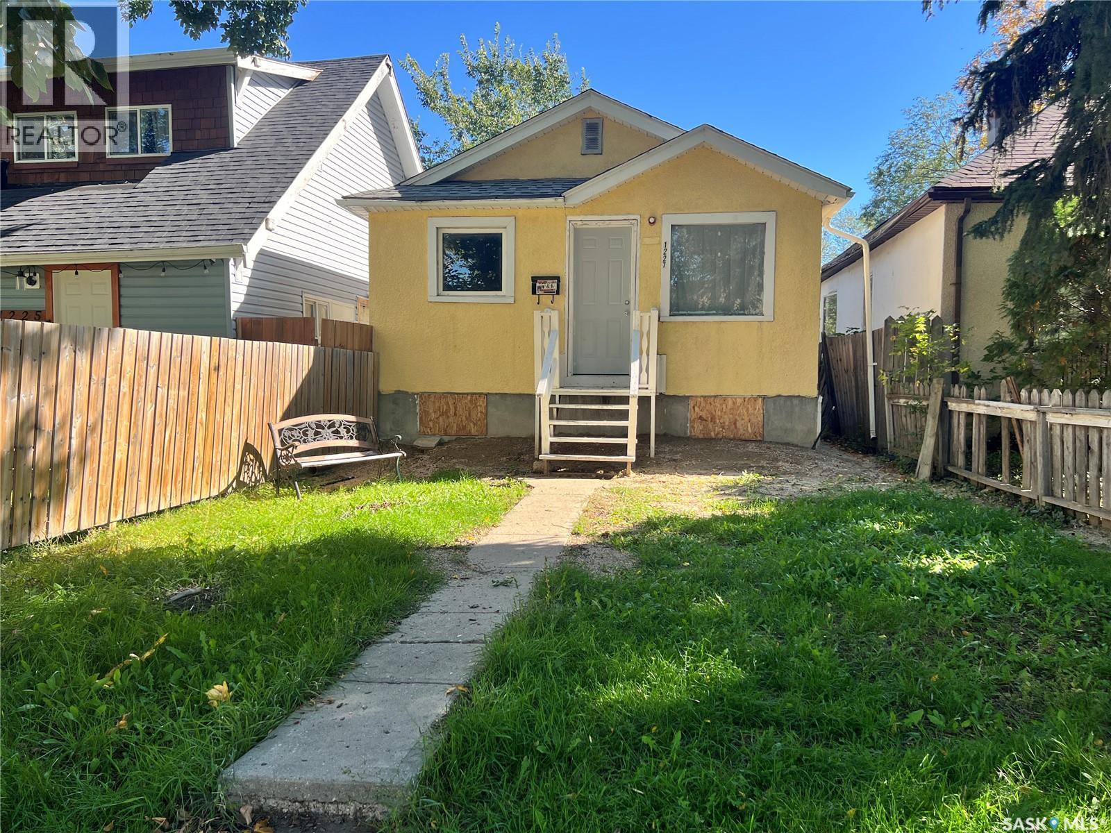1227 Wascana Street Property Photo 4