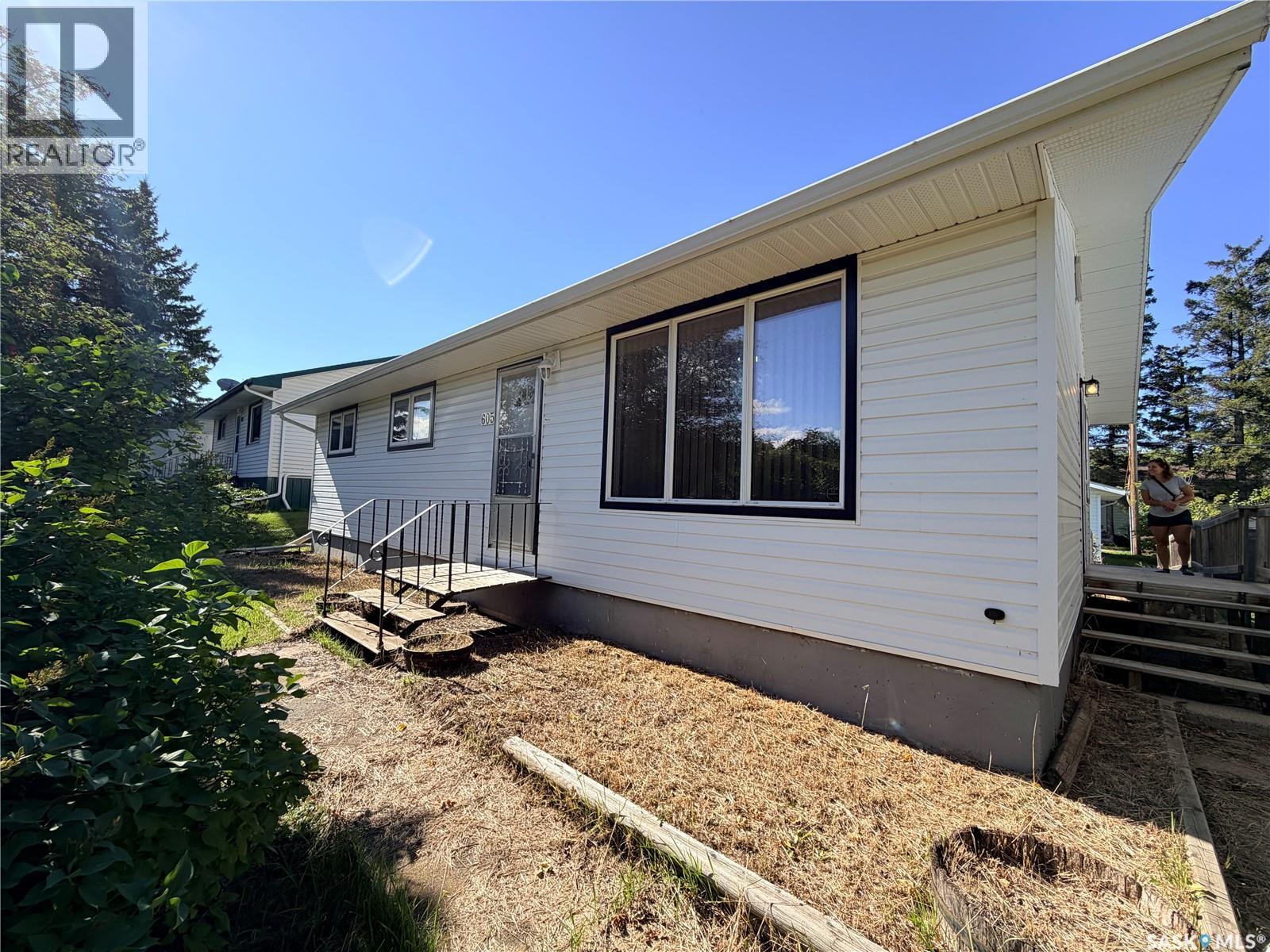 605 Hall Street Property Photo 2