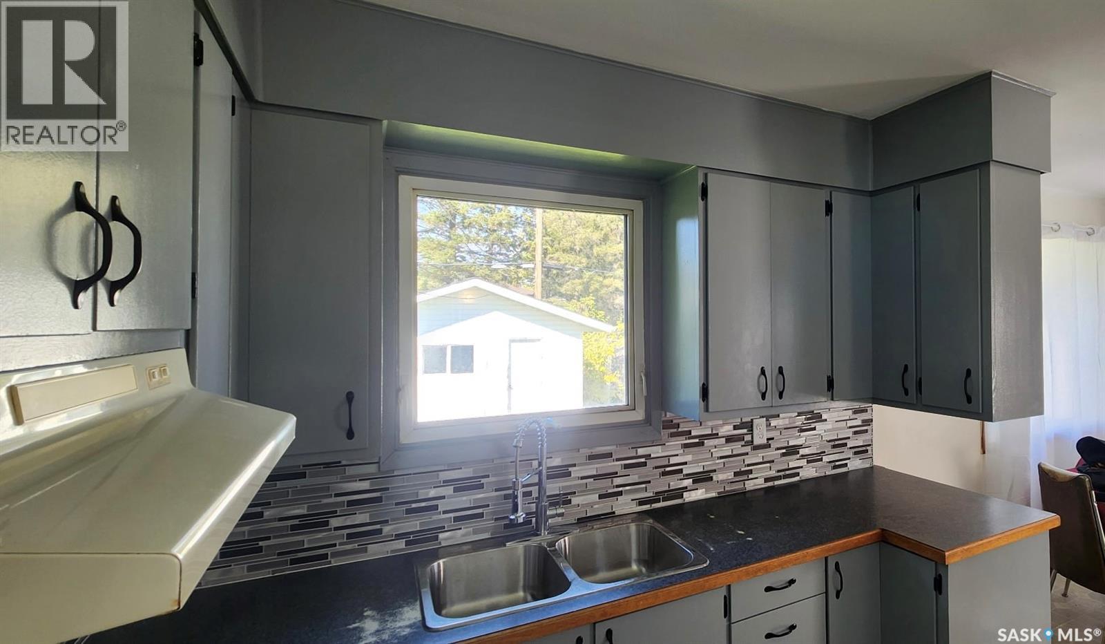 605 Hall Street Property Photo 5