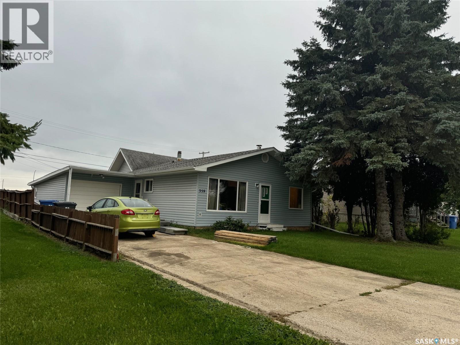 359 2nd Avenue E Property Photo 1