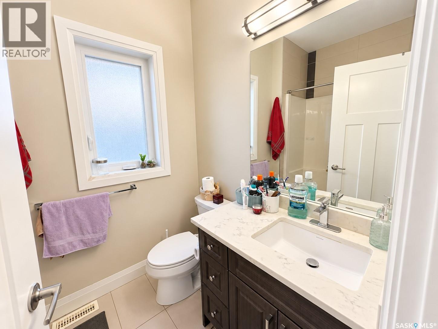 620 Ells Crescent Property Photo 9