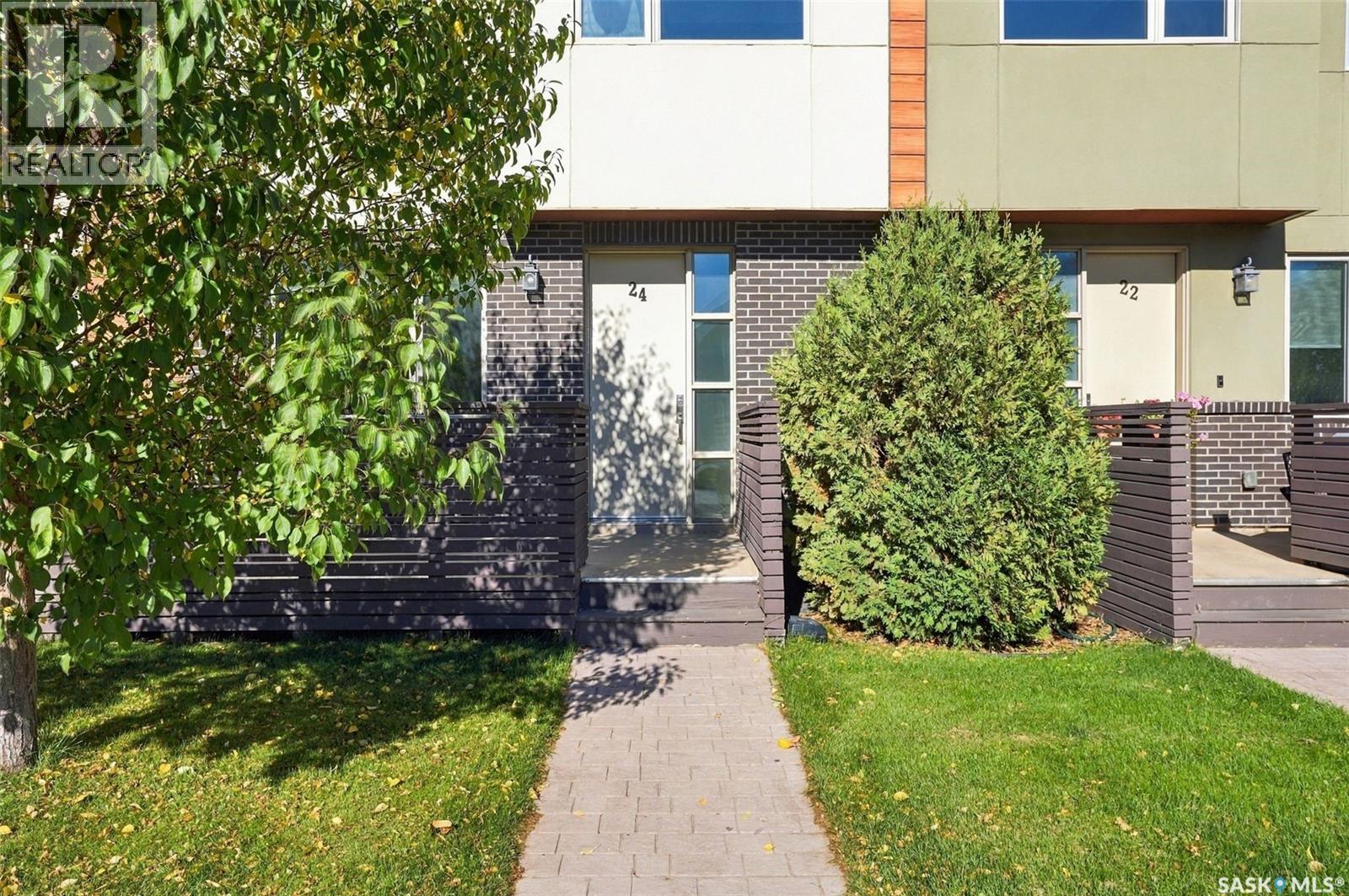 24 103 Willis Crescent Property Photo 1