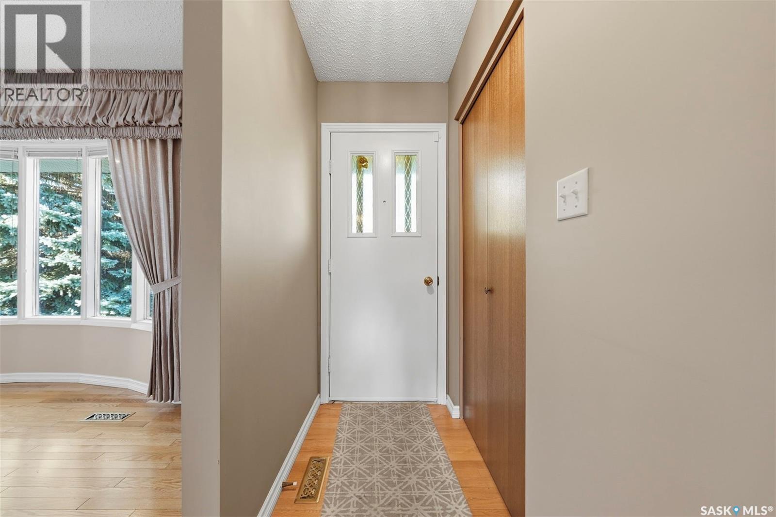 253 Laurentian Drive Property Photo 3